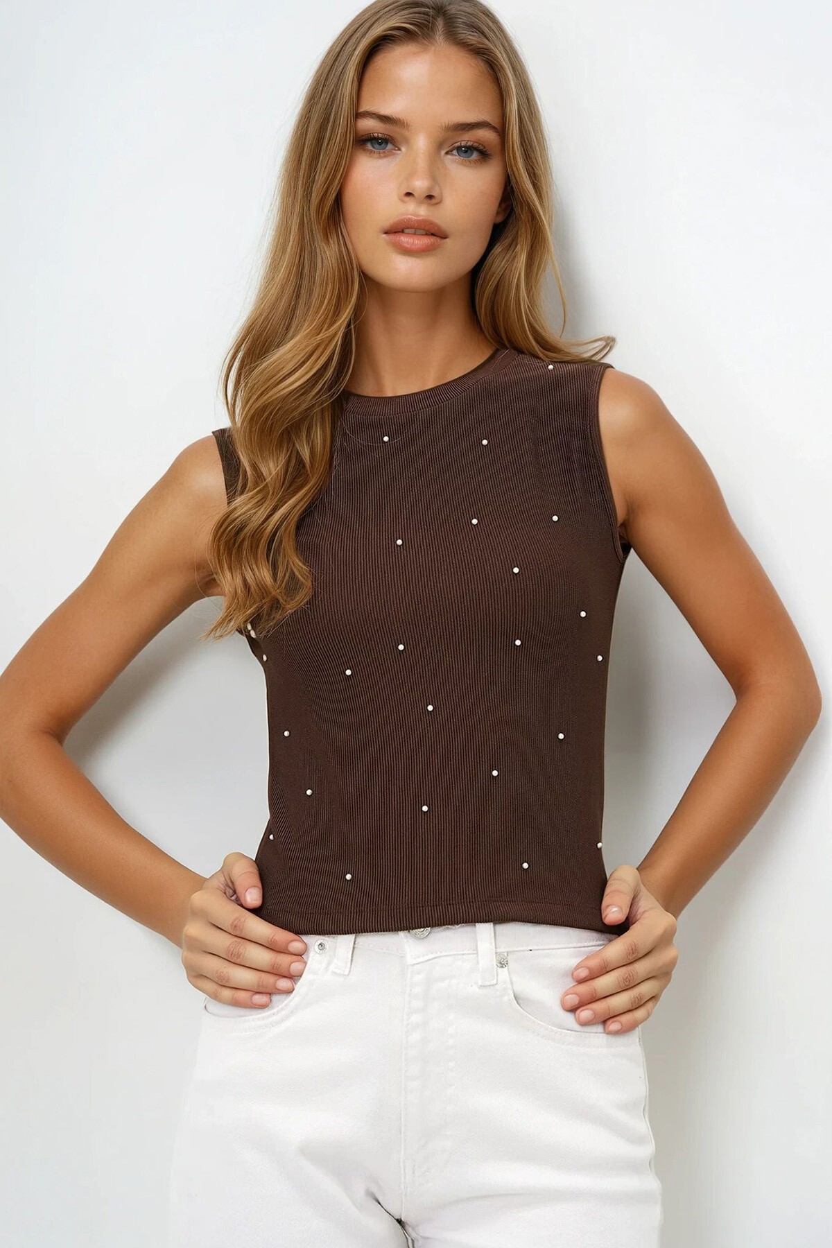 Kahverengi Bisiklet Yaka İnci Çakımlı Yazlık Crop Bluz