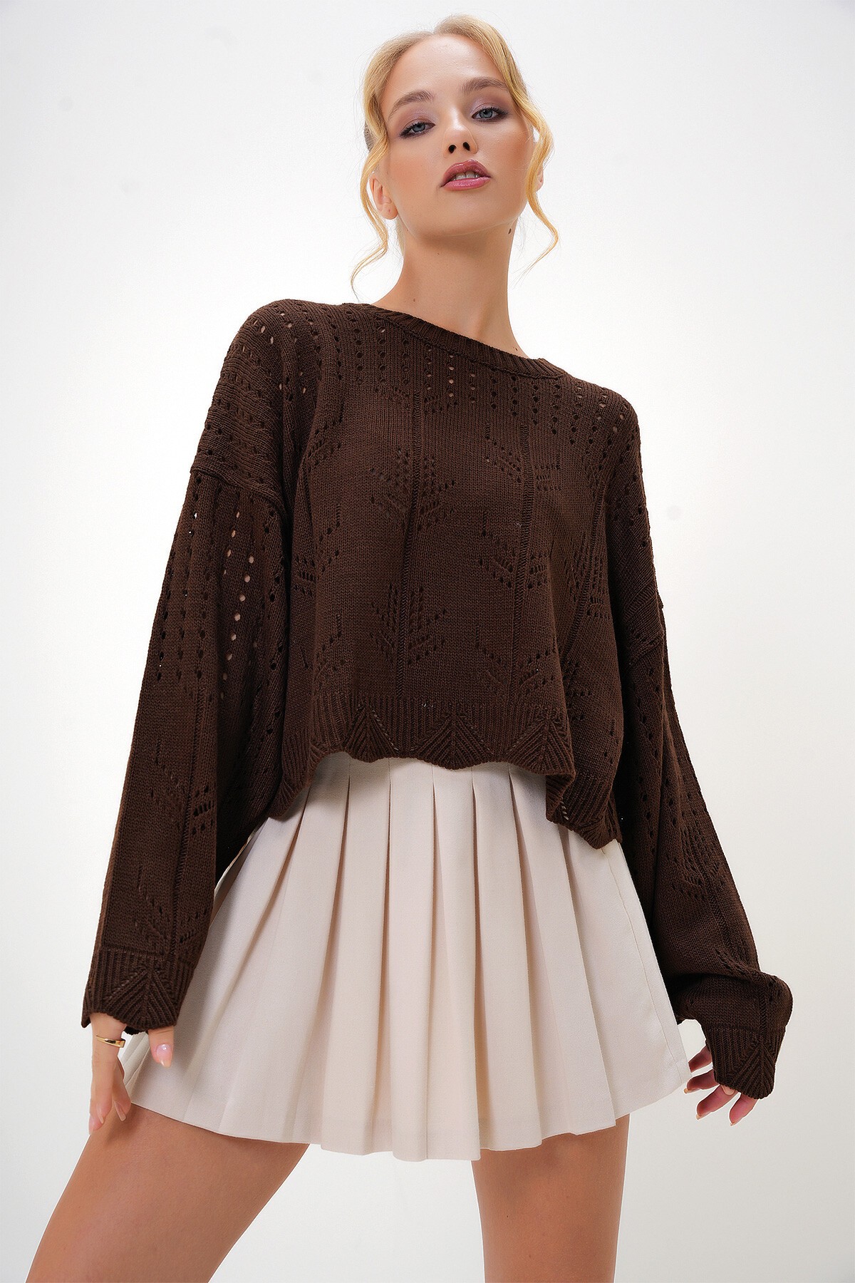 Kahverengi Bisiklet Yaka Verev Desenli Crop Triko Kazak