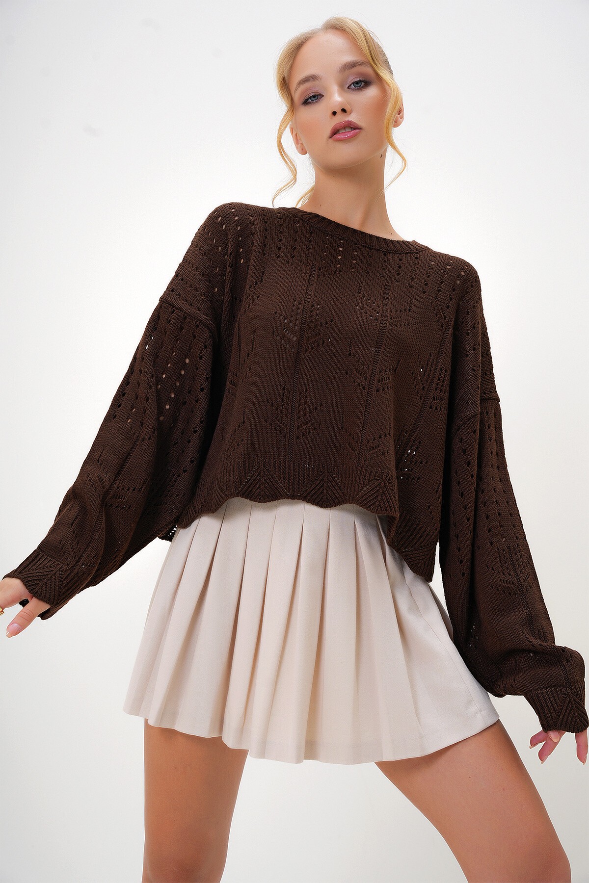 Kahverengi Bisiklet Yaka Verev Desenli Crop Triko Kazak