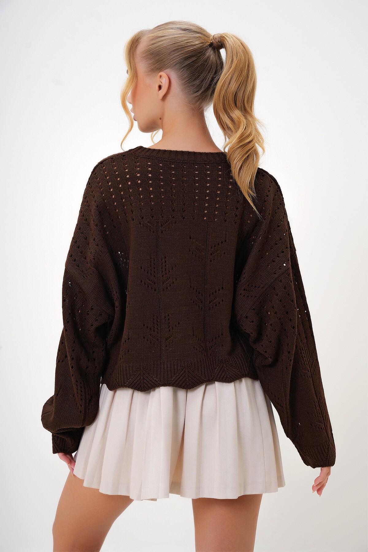 Kahverengi Bisiklet Yaka Verev Desenli Crop Triko Kazak