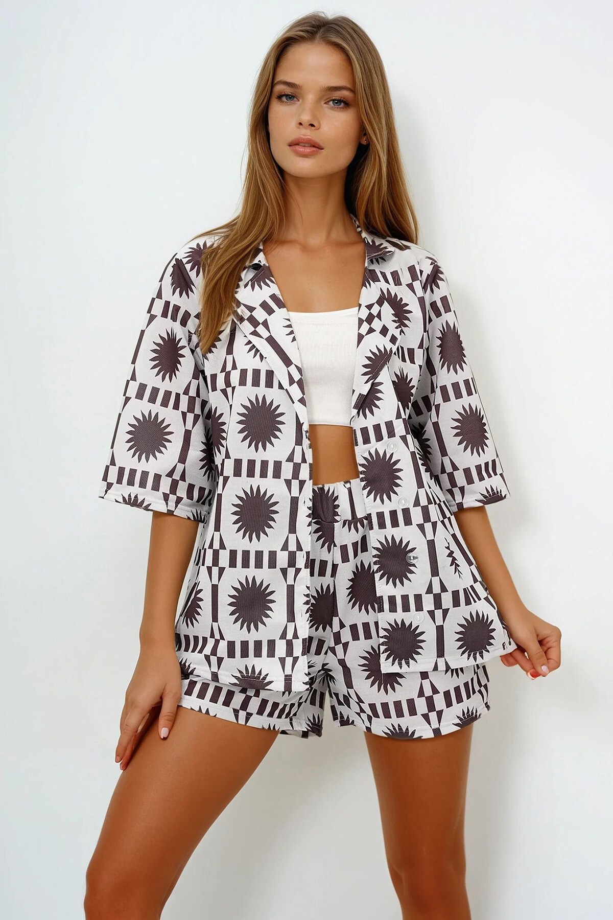 Kahverengi Ceket Yaka Desenli Gömlek Ve Çift Cepli Şort Takım