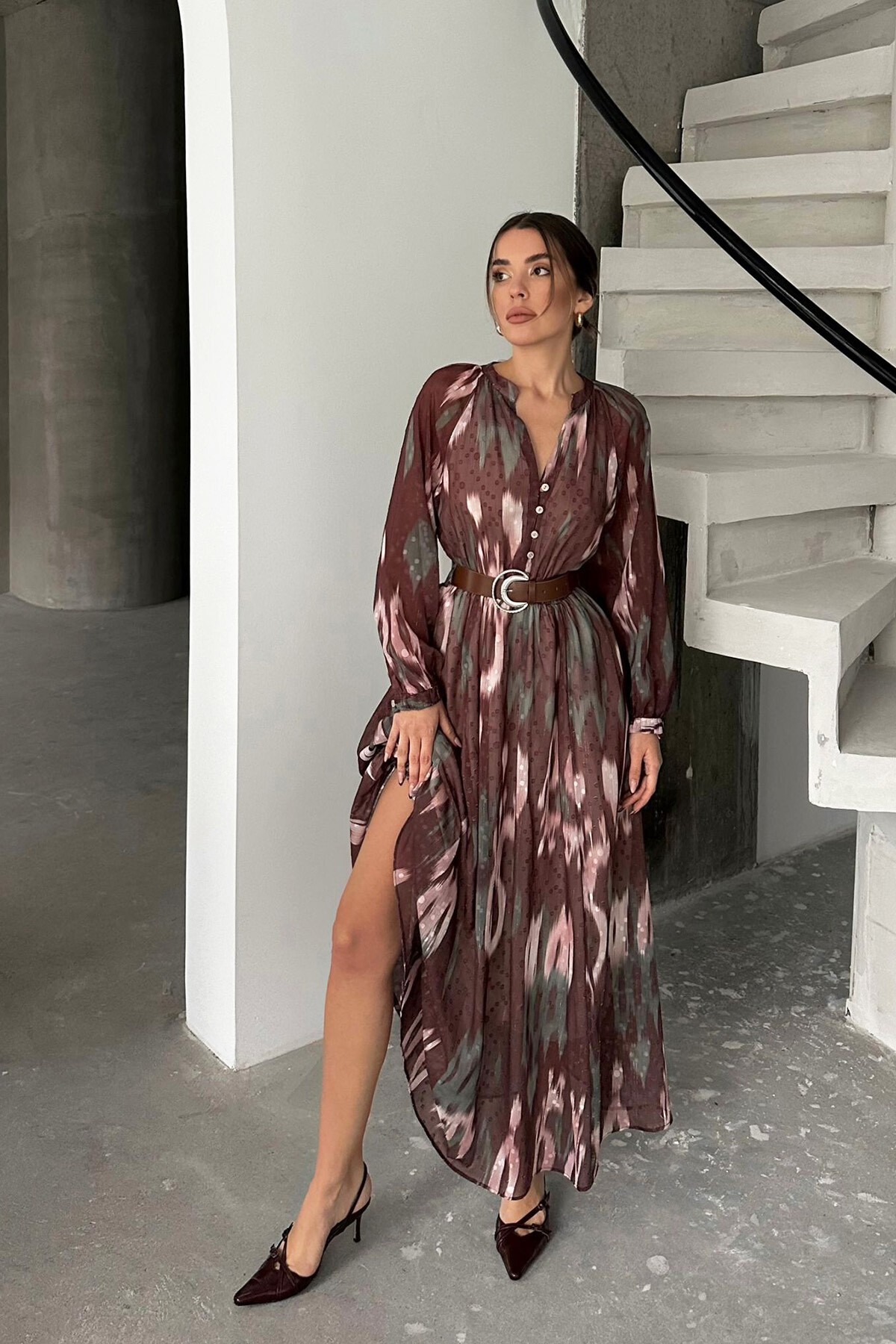 Kahverengi Hakim Yaka Balon Kol Kemerli Midi Boy Elbise