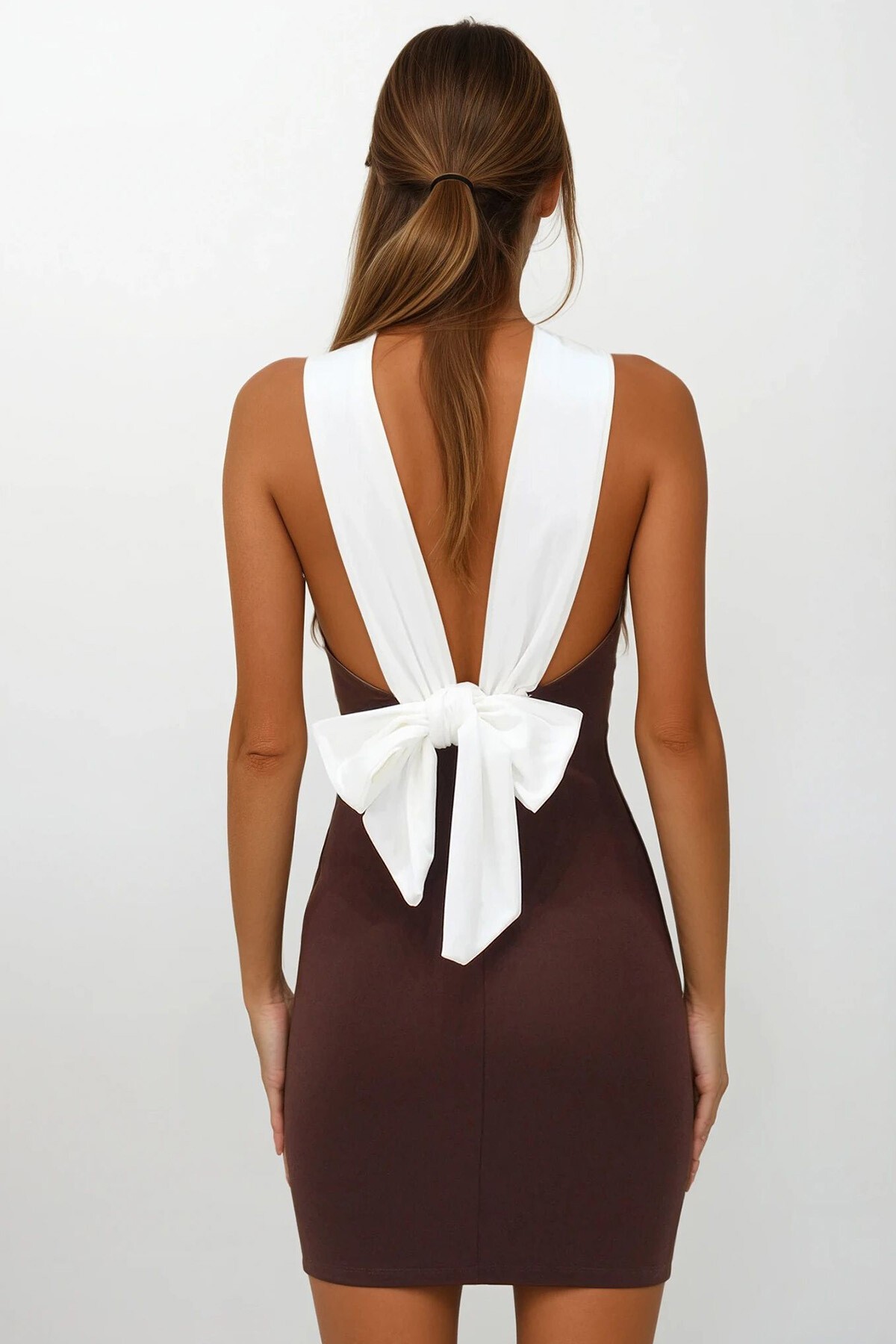 Kahverengi Kalın İp Askılı Sırt Dekolteli Mini Boy Elbise