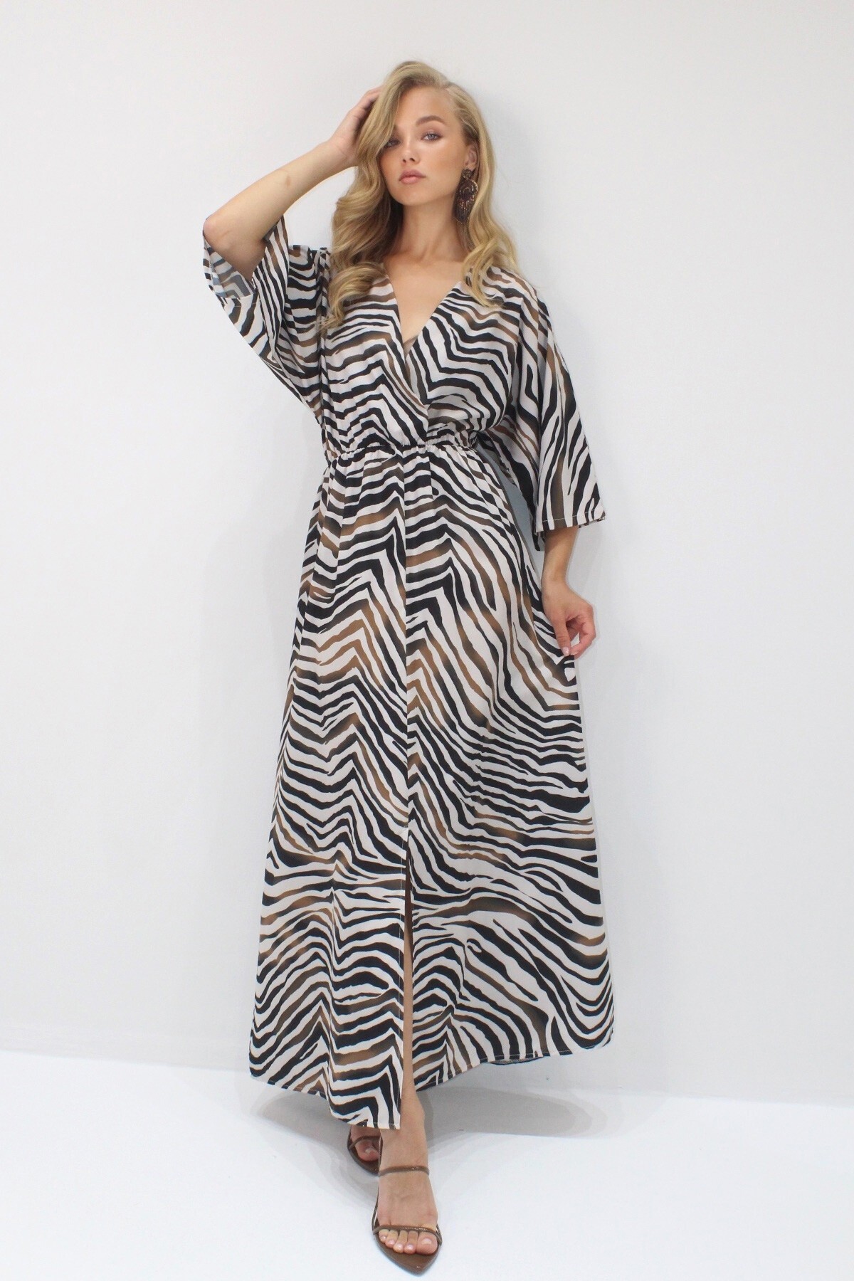 Karamel-Siyah Kruvaze Yaka Beli Lastikli Yarasa Kol Yırtmaç Detaylı Maxi Boy Elbise