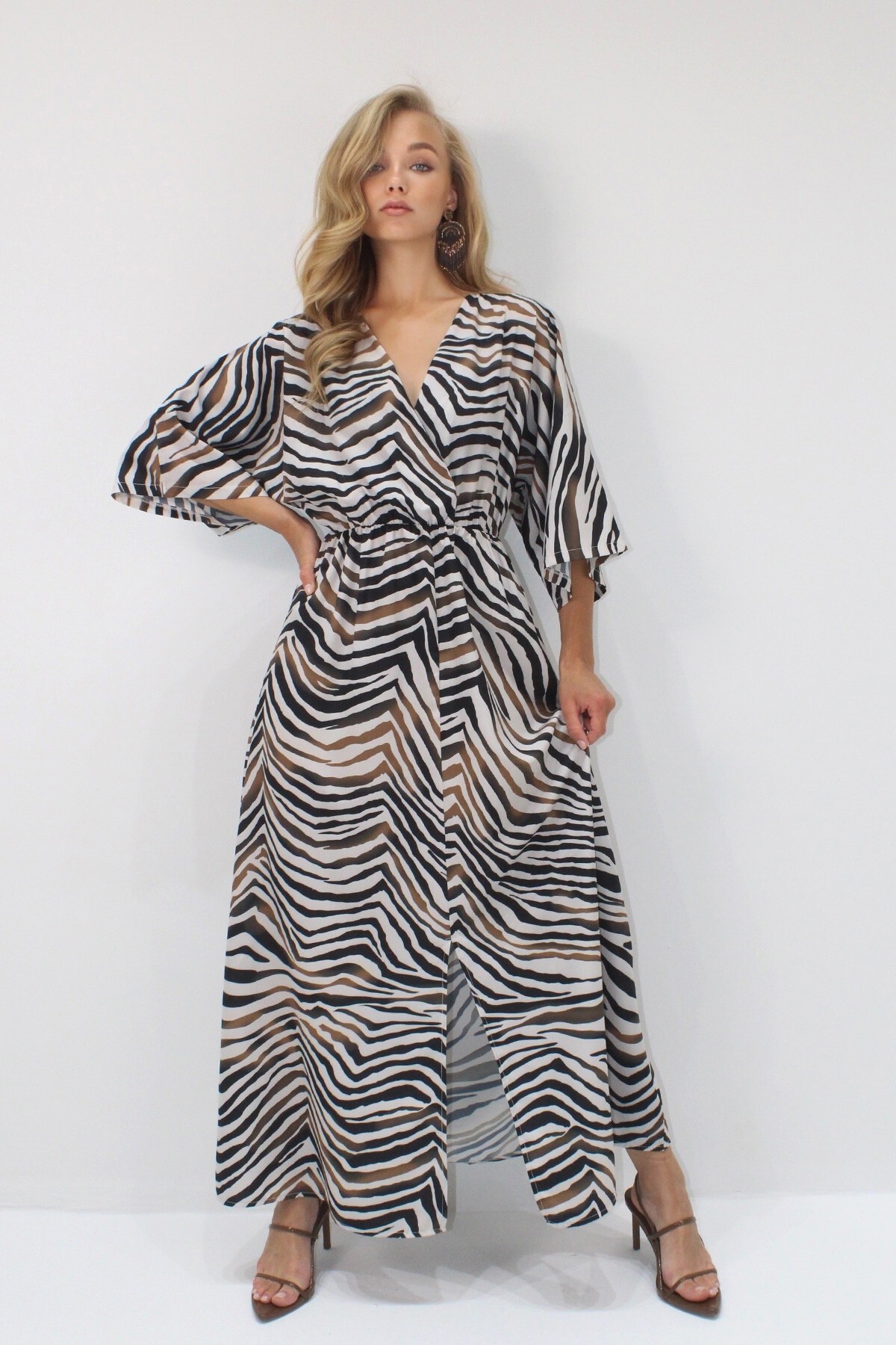 Karamel-Siyah Kruvaze Yaka Beli Lastikli Yarasa Kol Yırtmaç Detaylı Maxi Boy Elbise