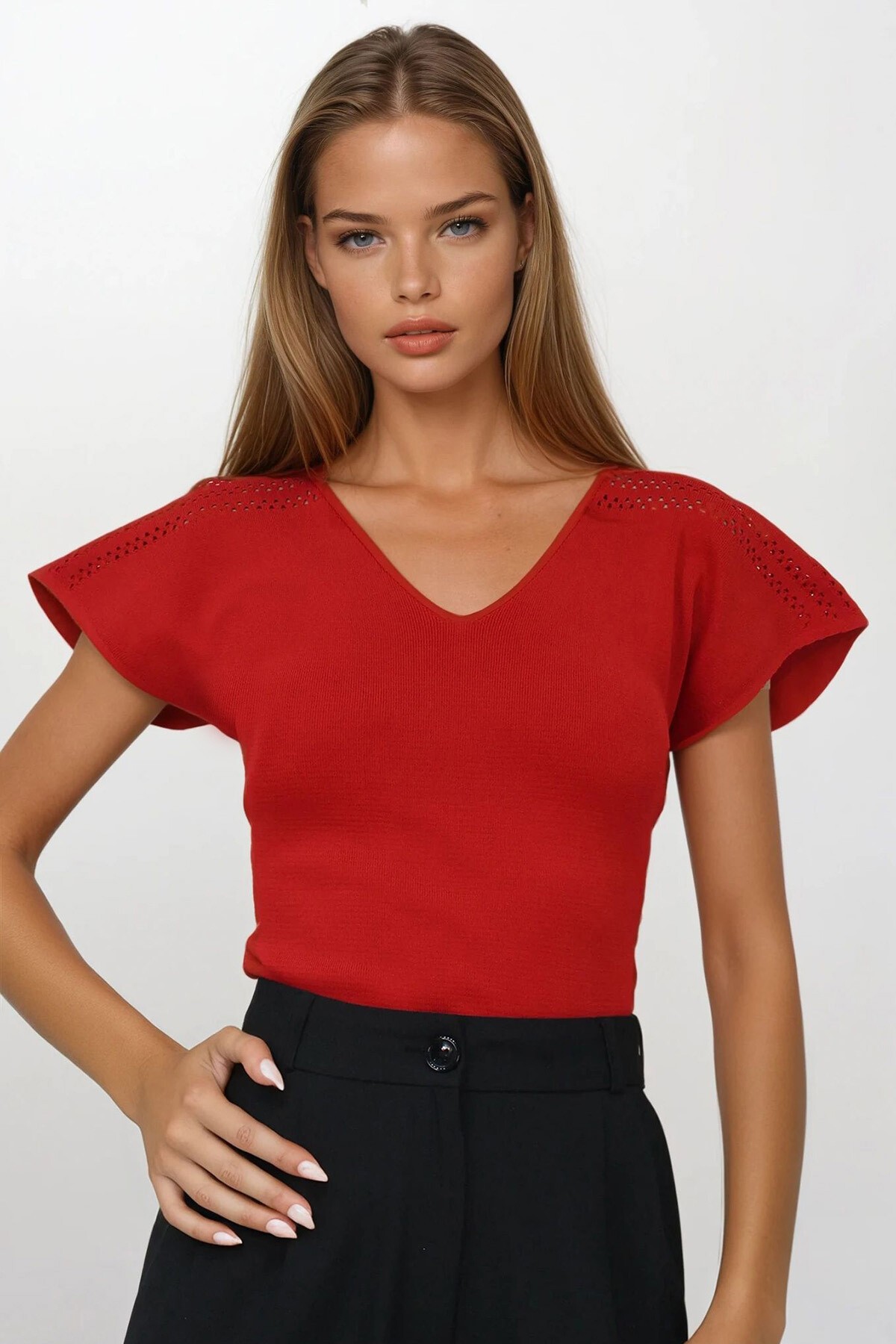 Kırmızı Ajurlu Kolları Yırtmaç Detaylı Triko Bluz