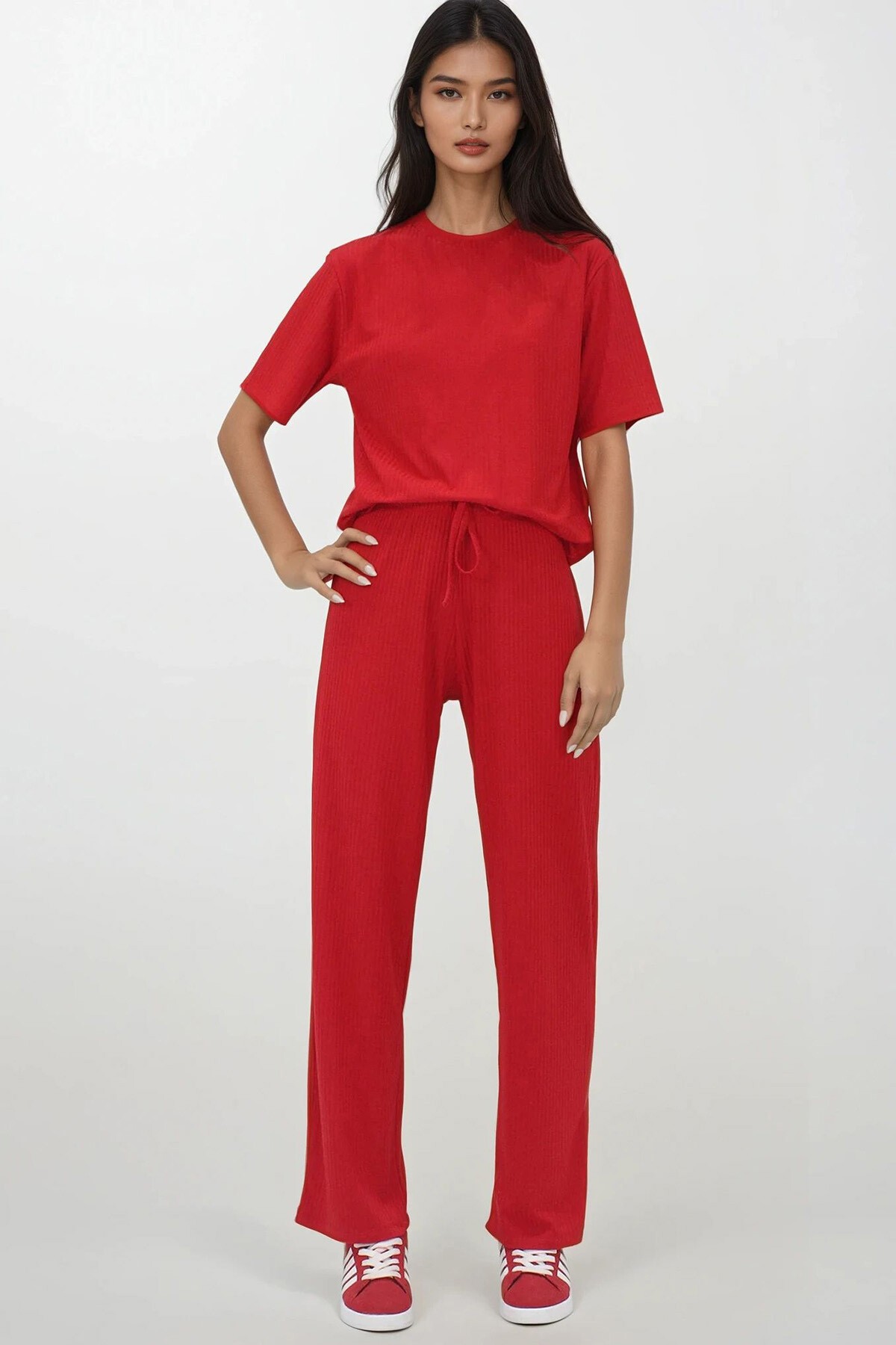 Kırmızı Bisiklet Yaka Kısa Kol T-Shırt Ve Pantolon Takım