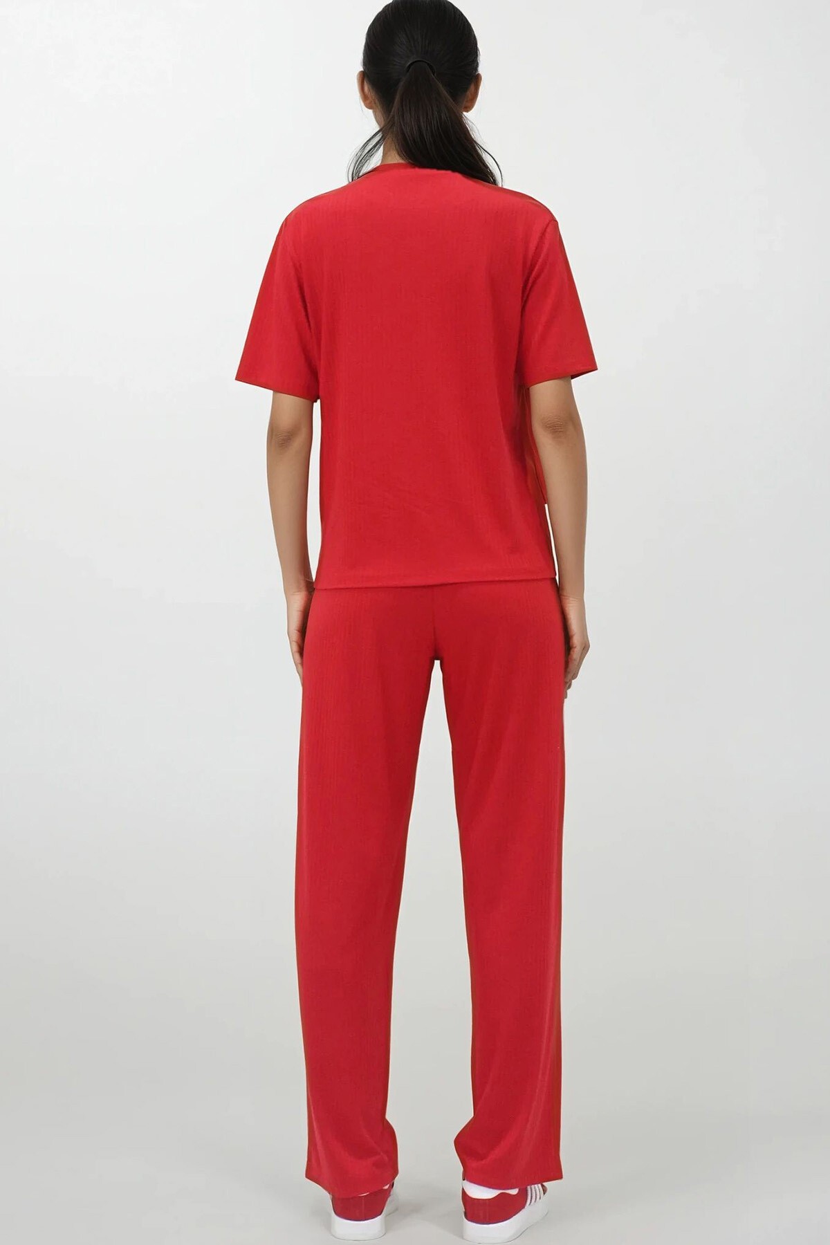 Kırmızı Bisiklet Yaka Kısa Kol T-Shırt Ve Pantolon Takım