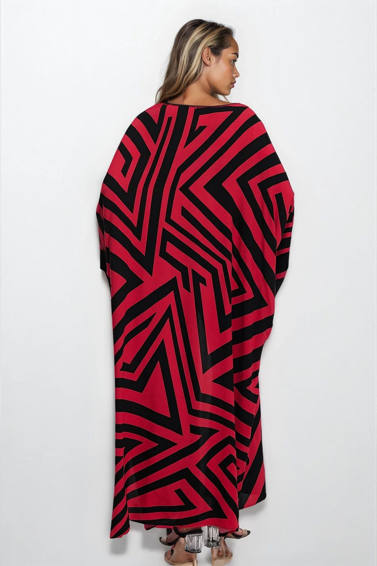 Kırmızı Çift Cepli Pantolon Ve Yakadan Bir Kimono Takım