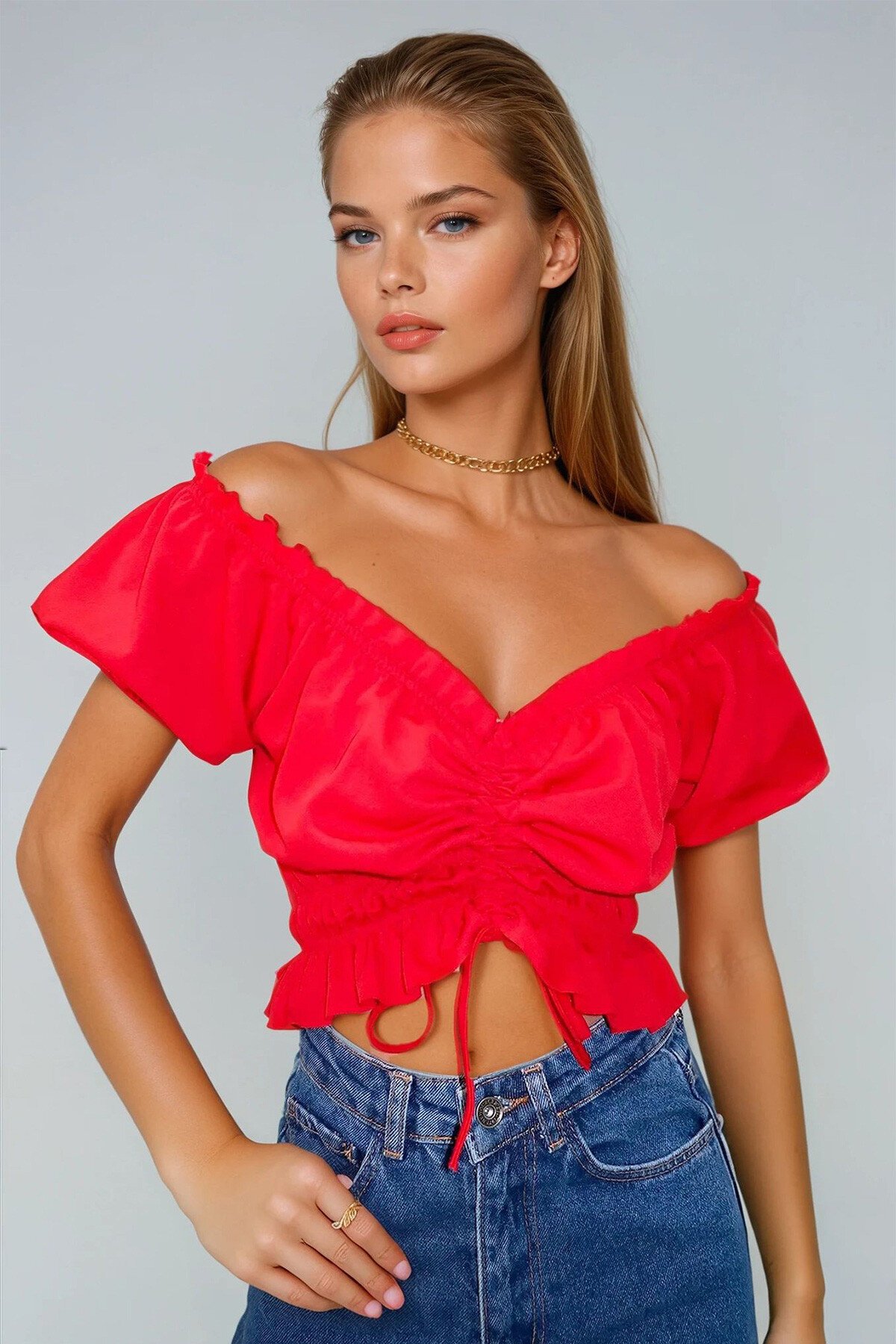 Kırmızı Madonna Yaka Beli Ve Kolları Lastikli Önü Büzgülü Crop Dokuma Bluz