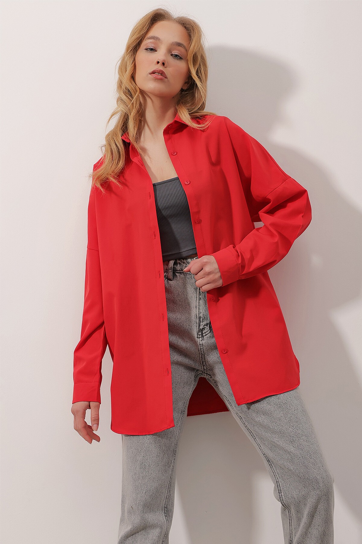 Kırmızı Oversize Uzun Dokuma Gömlek