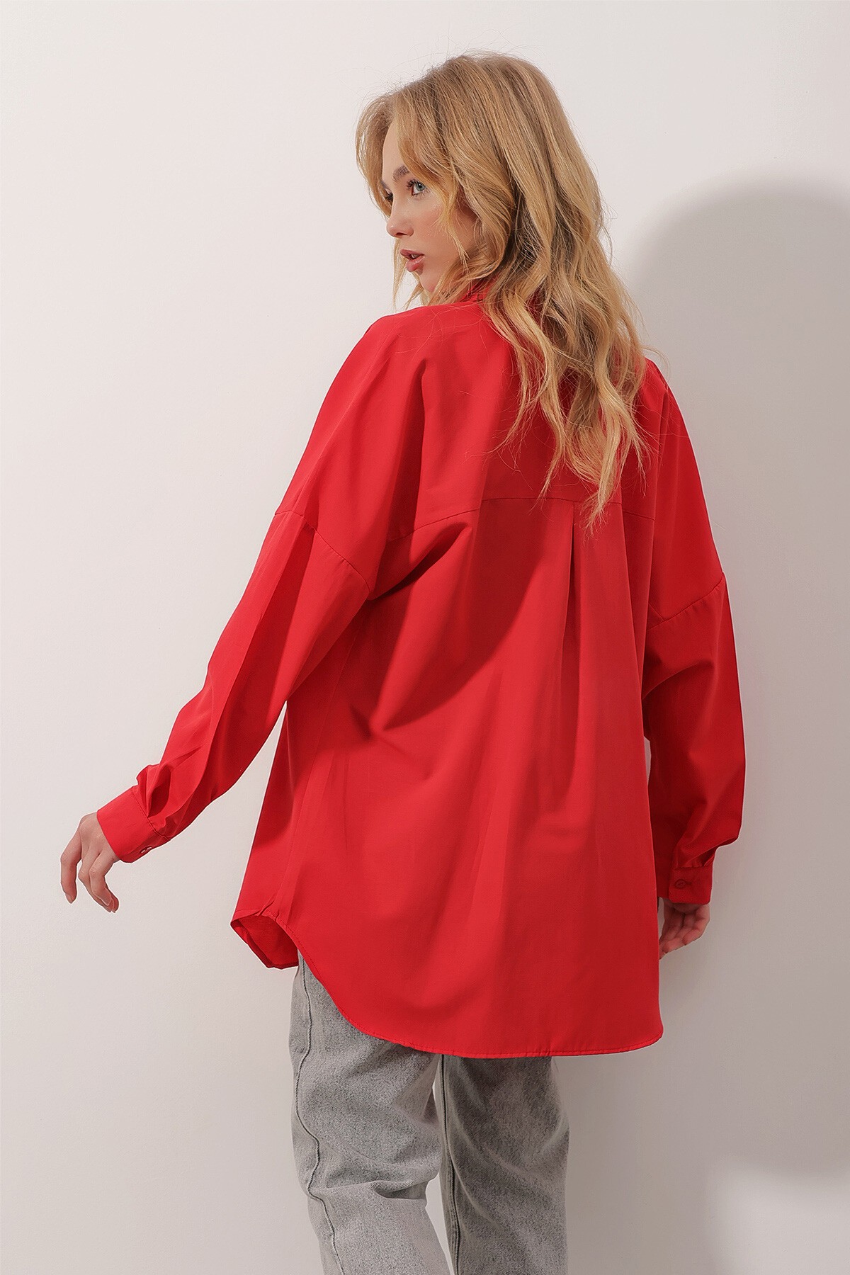 Kırmızı Oversize Uzun Dokuma Gömlek