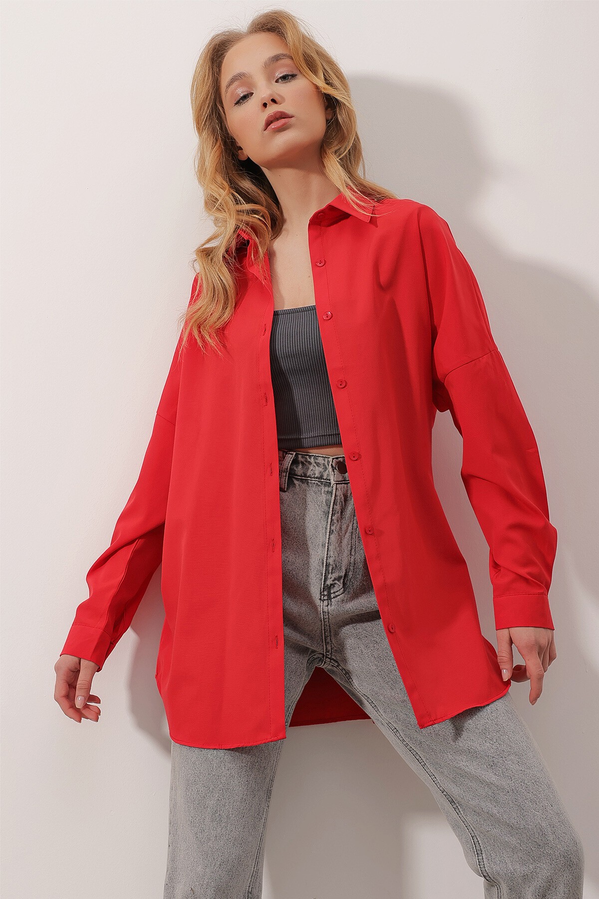 Kırmızı Oversize Uzun Dokuma Gömlek