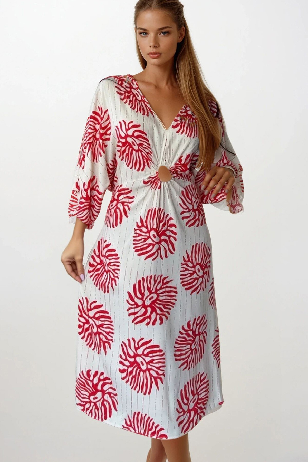 Kırmızı Yarasa Kollu Halka Detaylı Derin V Yaka Midi Boy Elbise