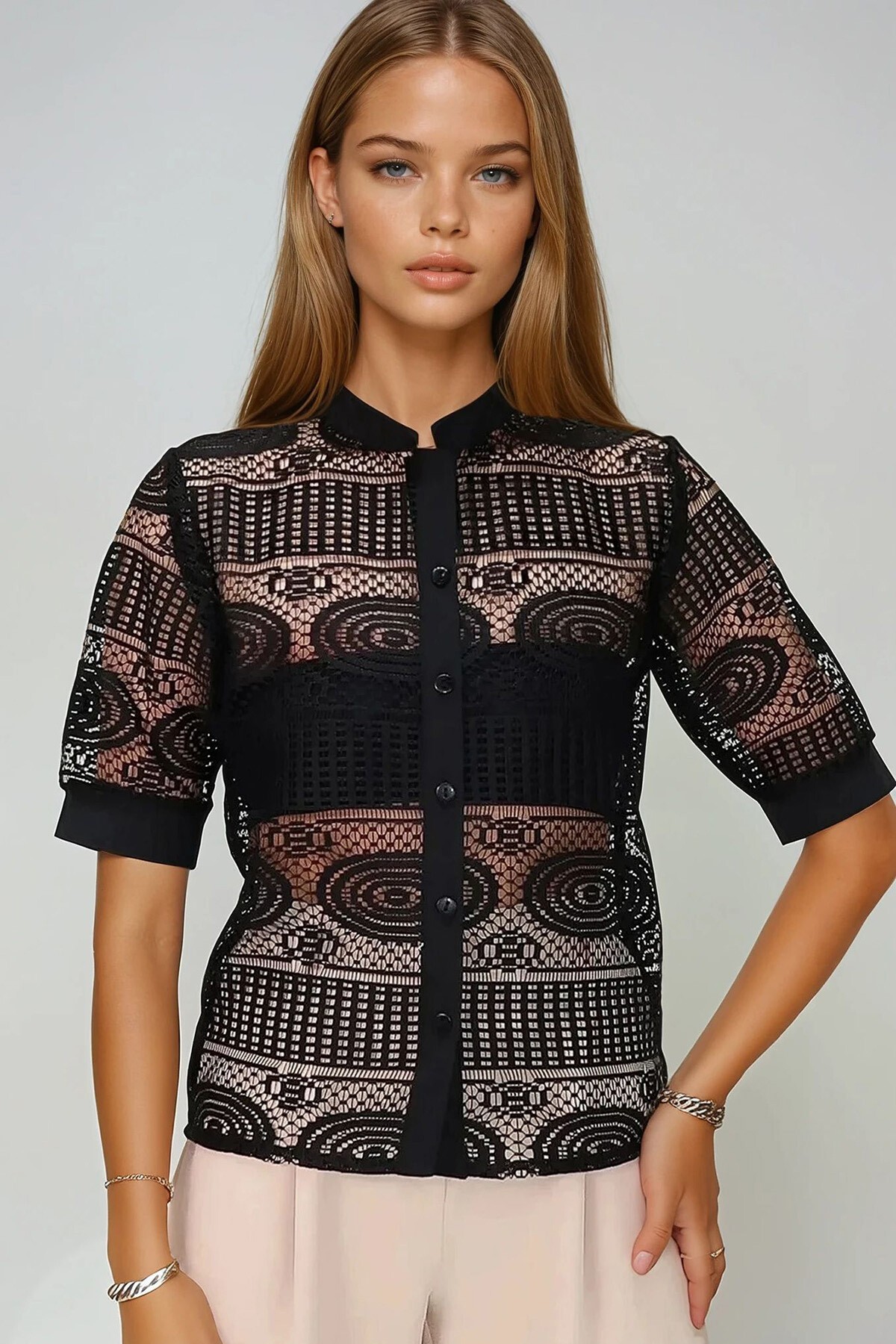 Koyu Siyah Hakim Yaka Dokuma Manşetli Ajurlu Kısa Kol Güpür Gömlek