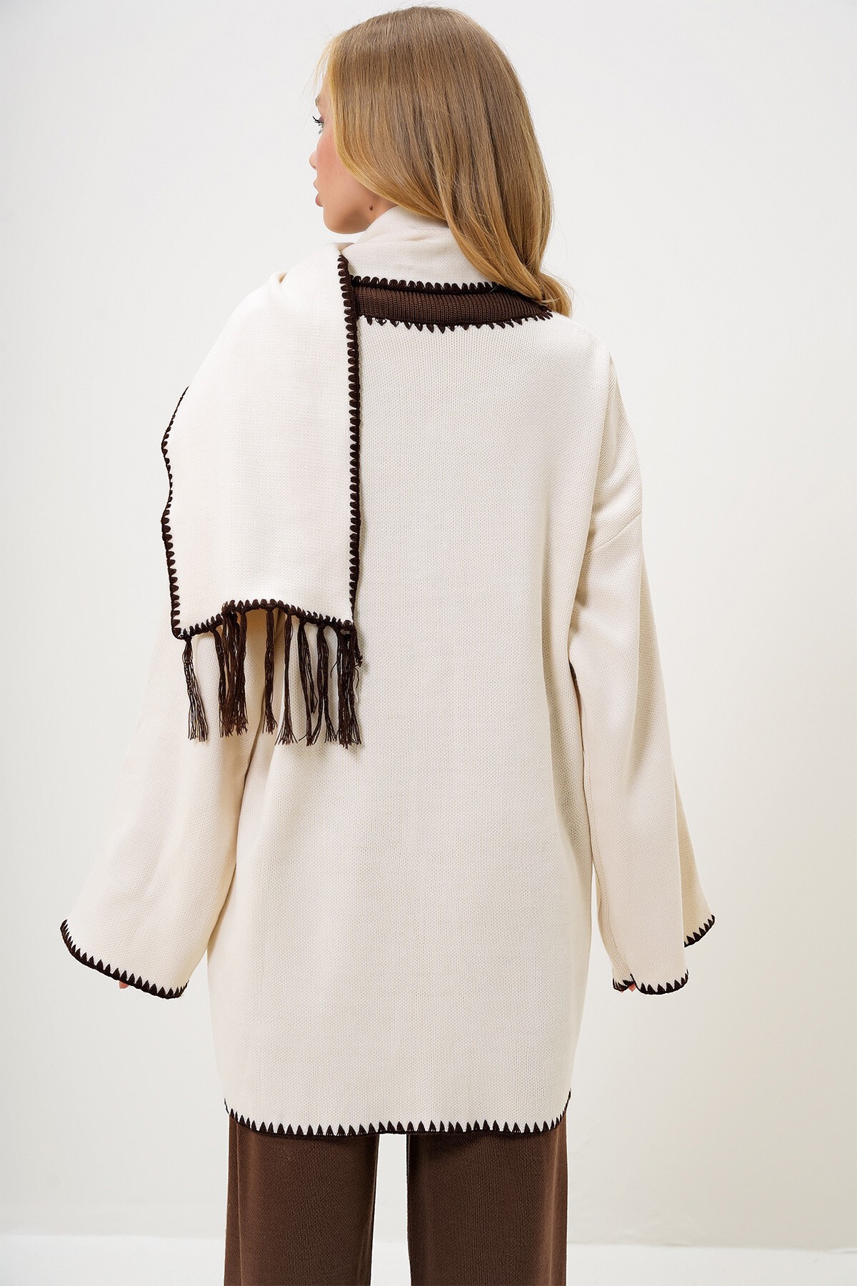 Krem Çift Cepli Çoban Dikiş Detaylı Oversize Hırka Ve Atkı Takım