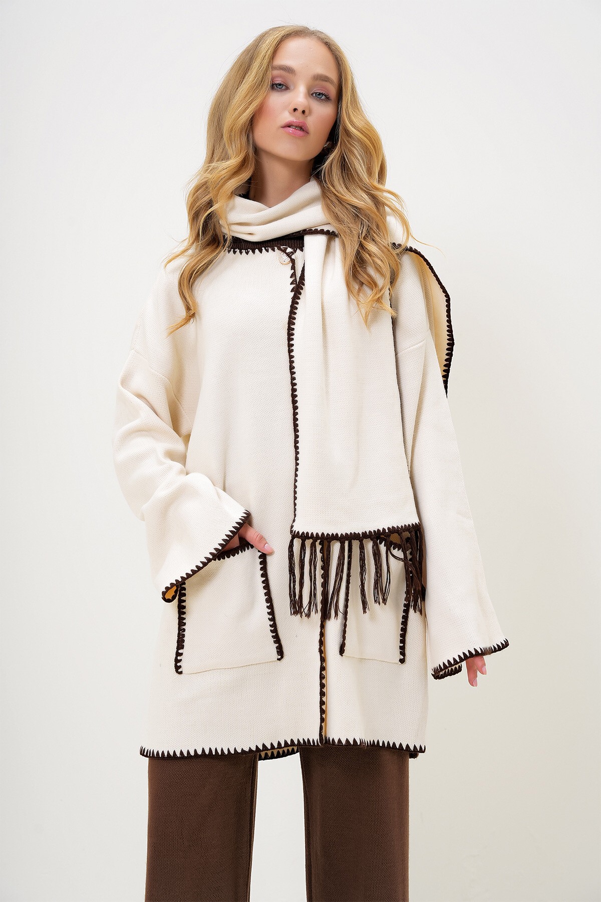 Krem Çift Cepli Çoban Dikiş Detaylı Oversize Hırka Ve Atkı Takım