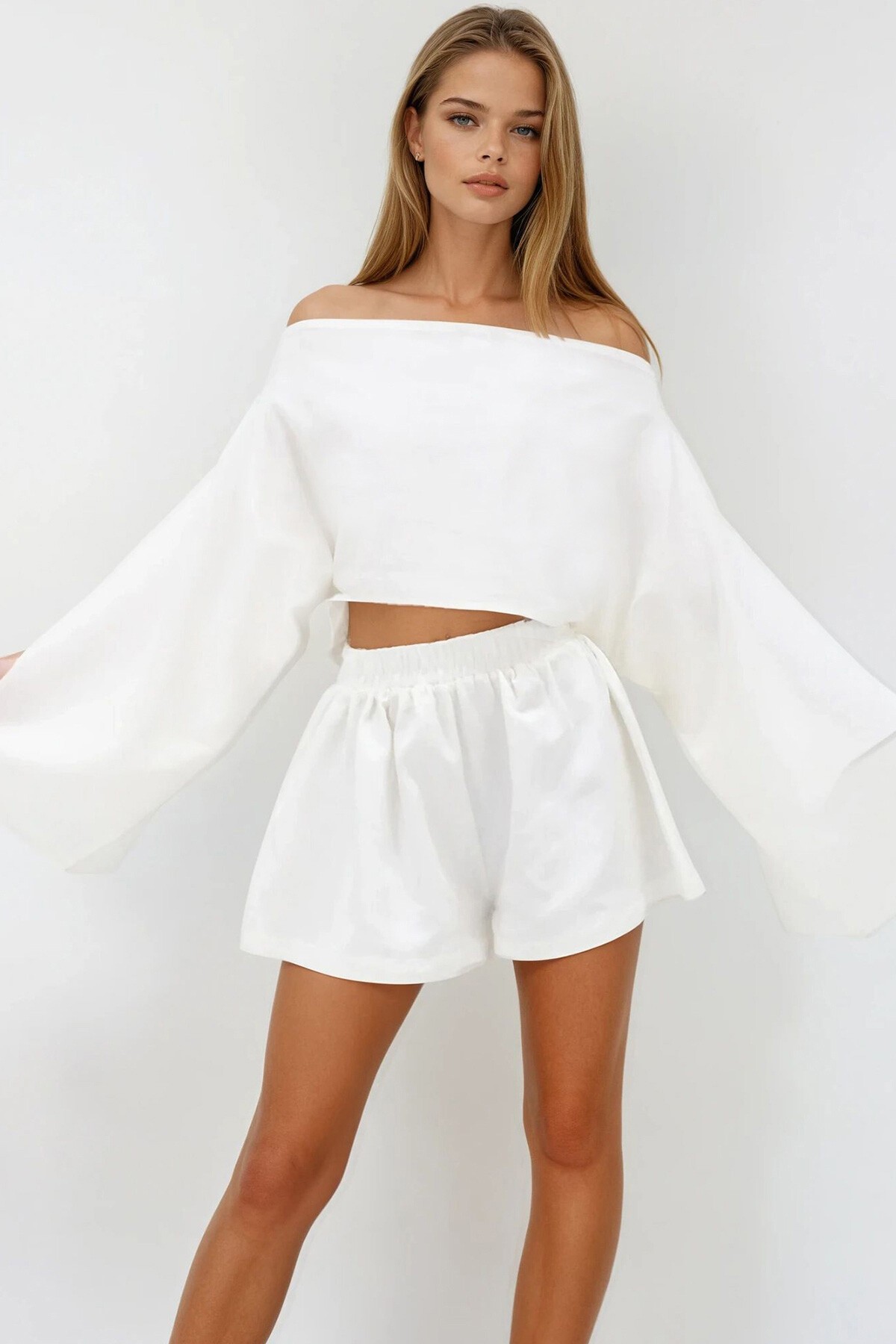 Krem Kayık Yaka Kolları Yırtmaçlı Keten Crop Bluz Ve Şort Takım