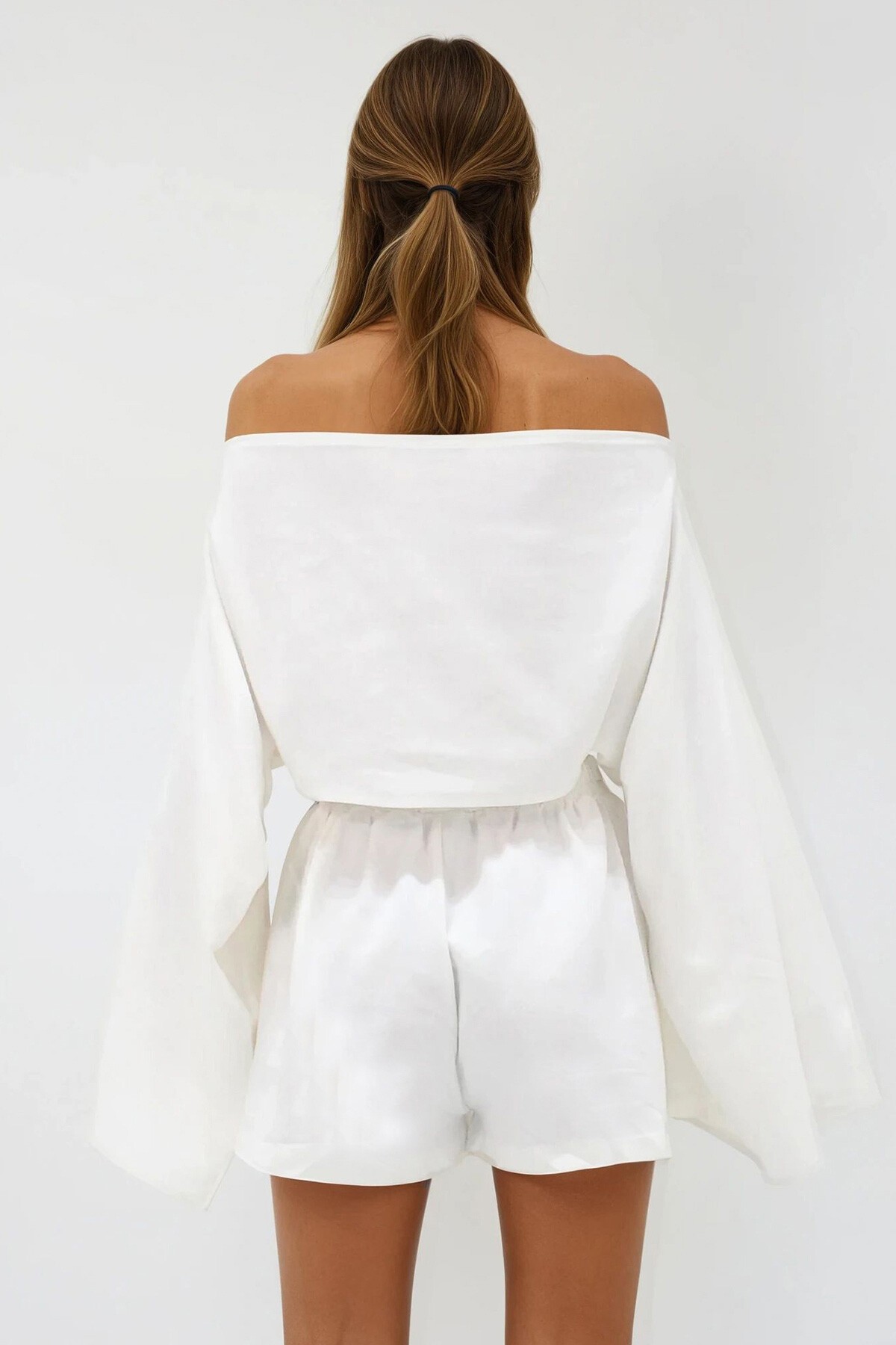 Krem Kayık Yaka Kolları Yırtmaçlı Keten Crop Bluz Ve Şort Takım