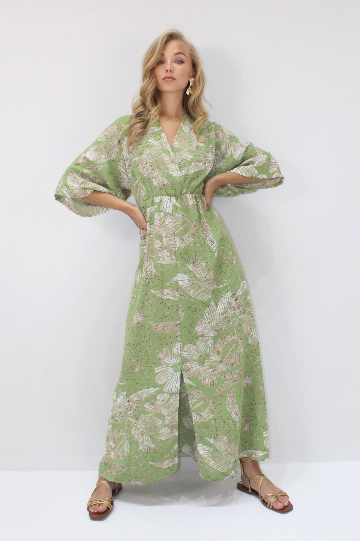 Yeşil Bej Kruvaze Yaka Beli Lastikli Yarasa Kol Yırtmaç Detaylı Maxi Boy Elbise