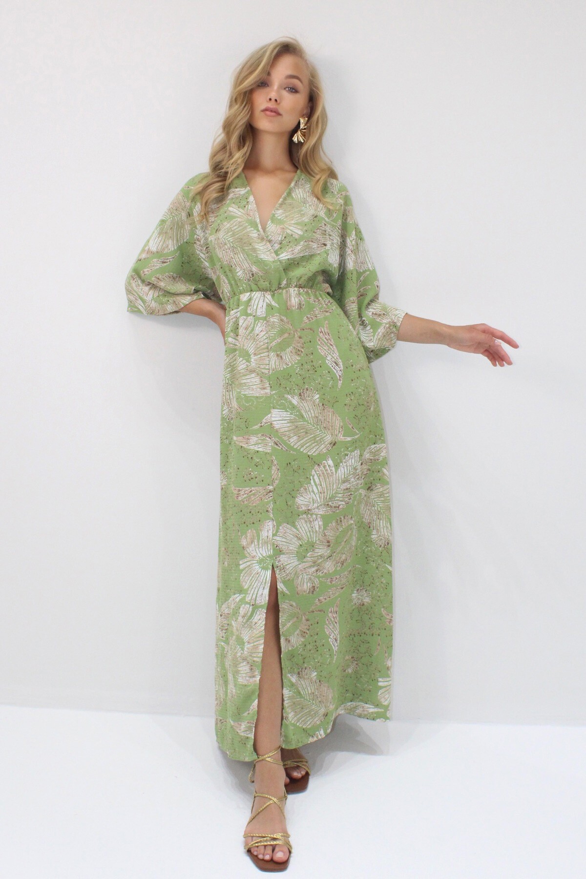 Yeşil Bej Kruvaze Yaka Beli Lastikli Yarasa Kol Yırtmaç Detaylı Maxi Boy Elbise