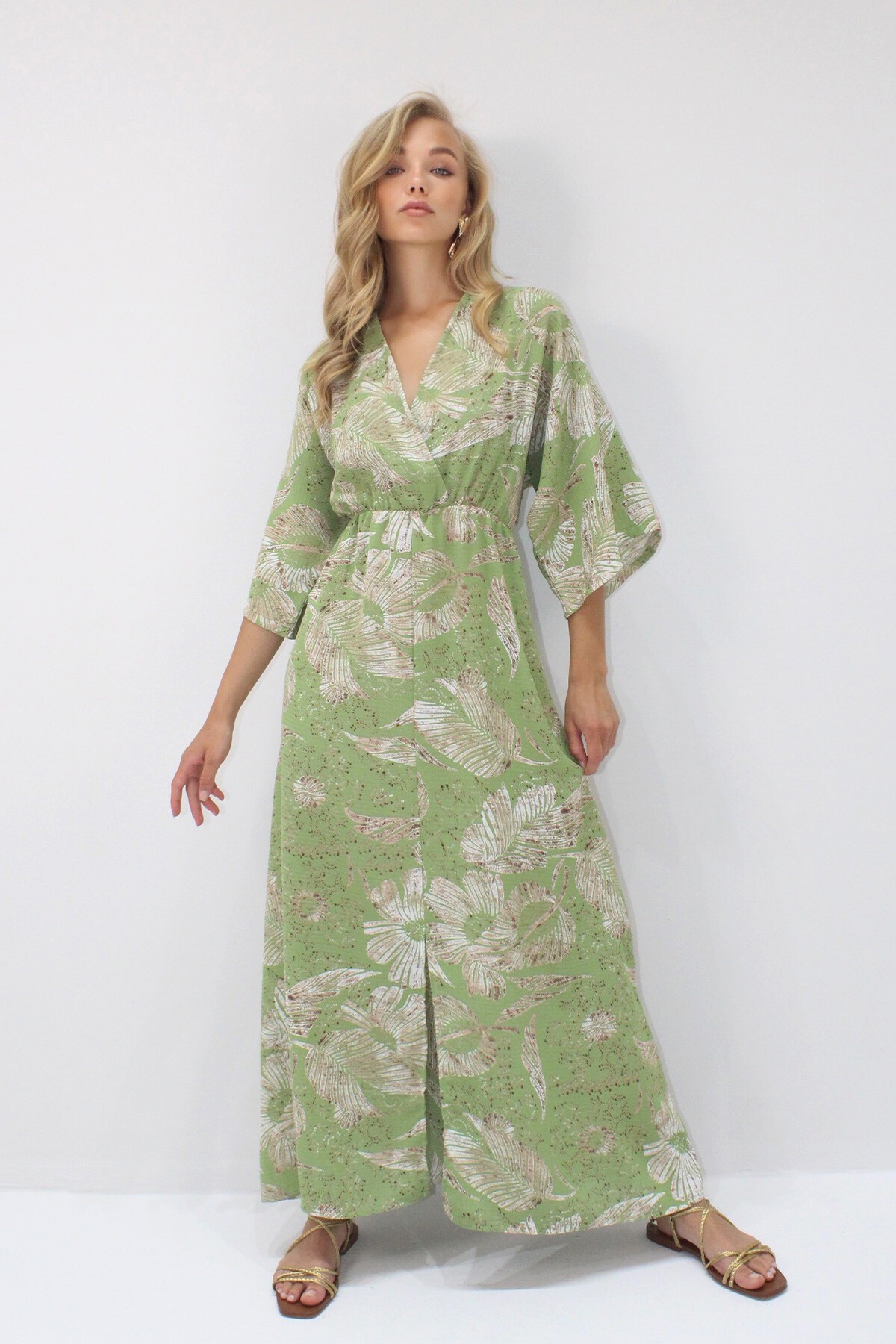 Yeşil Bej Kruvaze Yaka Beli Lastikli Yarasa Kol Yırtmaç Detaylı Maxi Boy Elbise