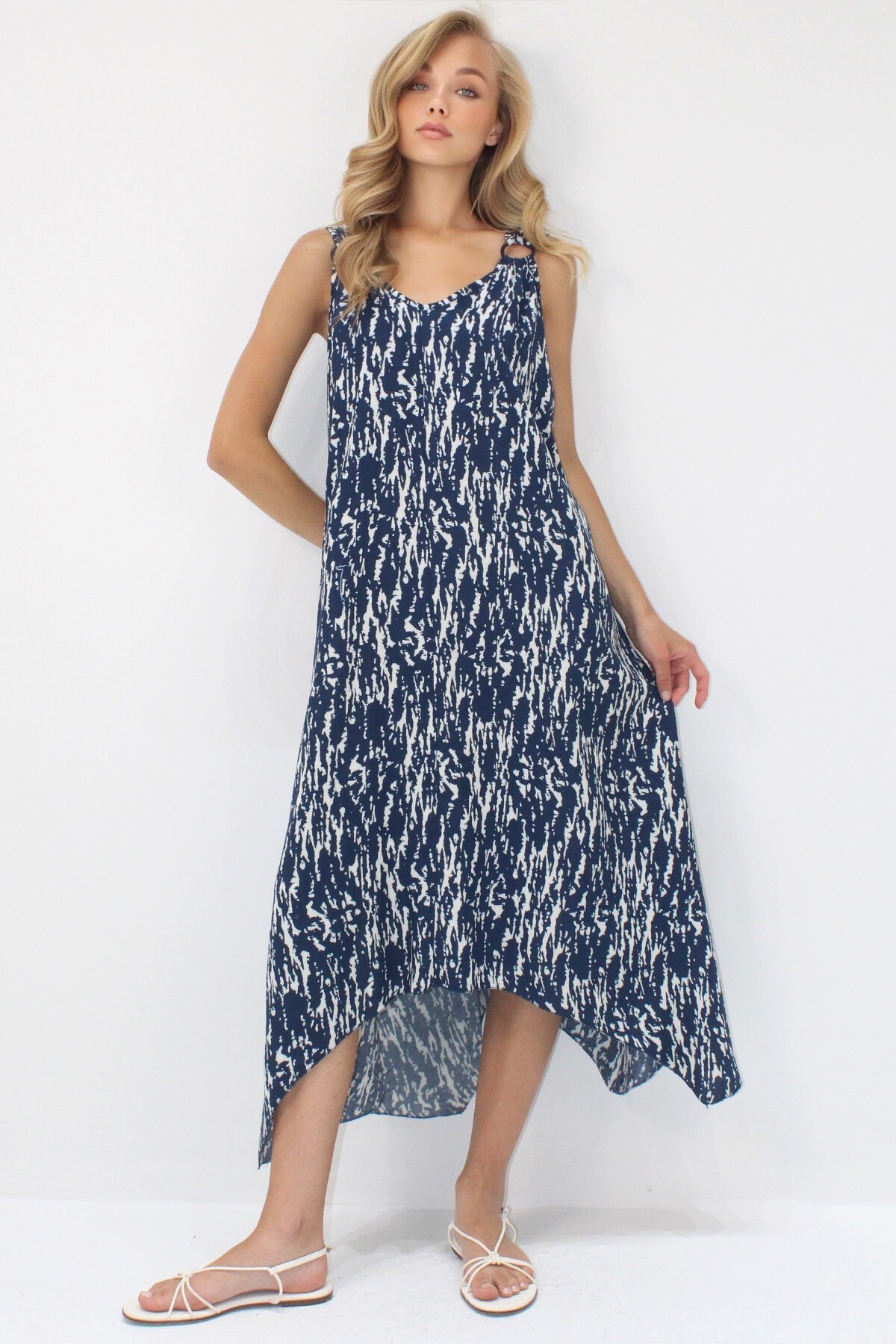 Lacivert Asimetrik Kesim Askılı Halka Detaylı Rahat Kalıp Dokuma Viskon Elbise