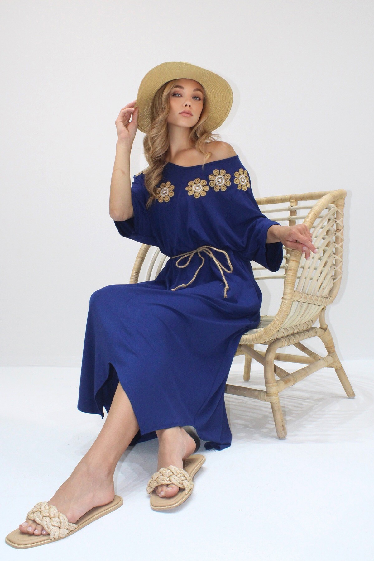 Lacivert Asimetrik Kesim  V Yaka Nakış İşlemeli Çift Cepli Hasır Kemerli Viskon Elbise