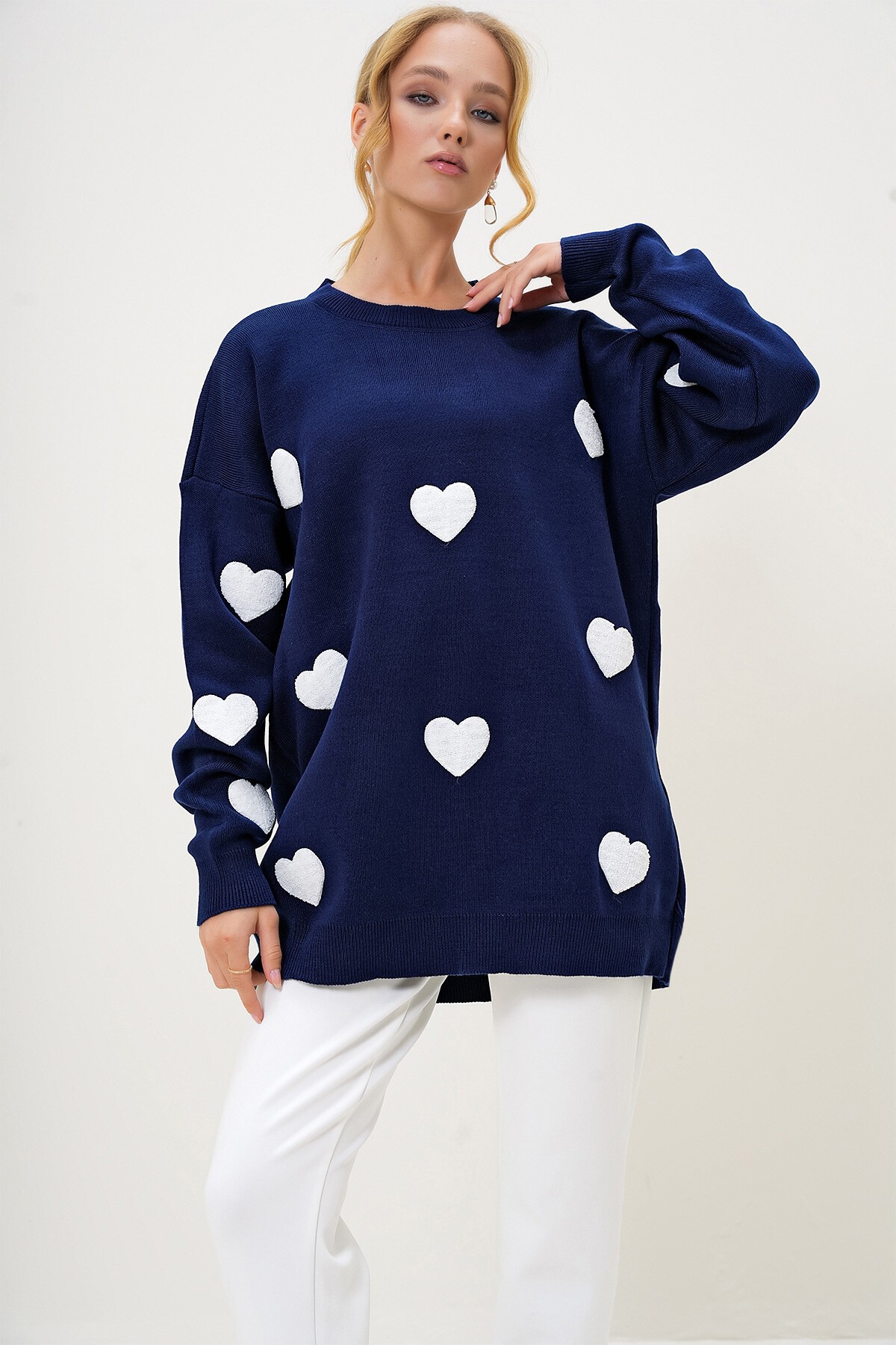 Lacivert Bisiklet Yaka Kalp İşlemeli Oversize Triko Kazak