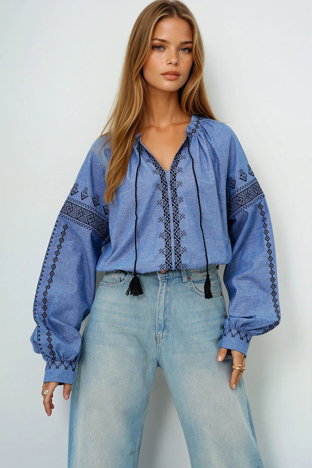 Lacivert Hakim Yaka Bağlama Detaylı Nakışlı Dokuma Bluz