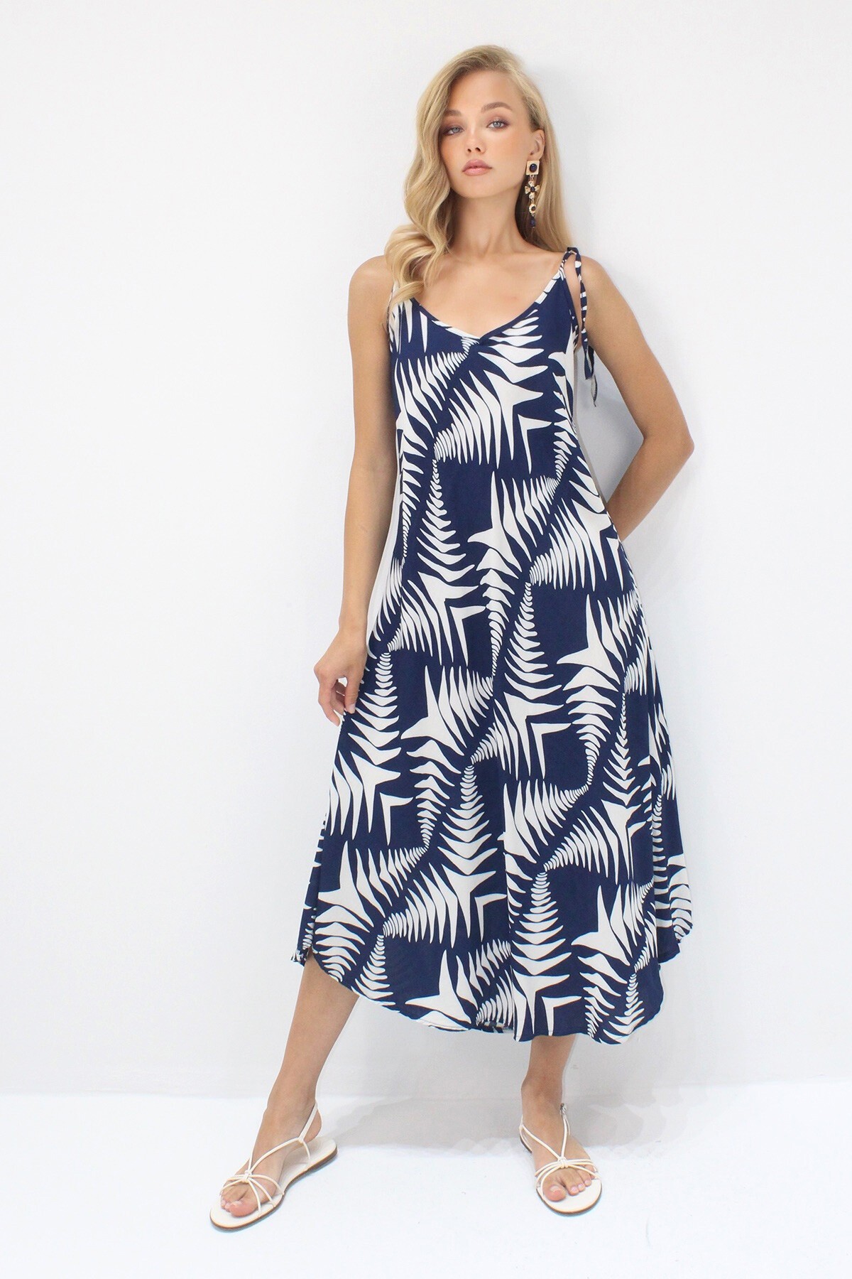 Lacivert İp Askılı Çok Renkli Midi Boy Dokuma Viskon Elbise