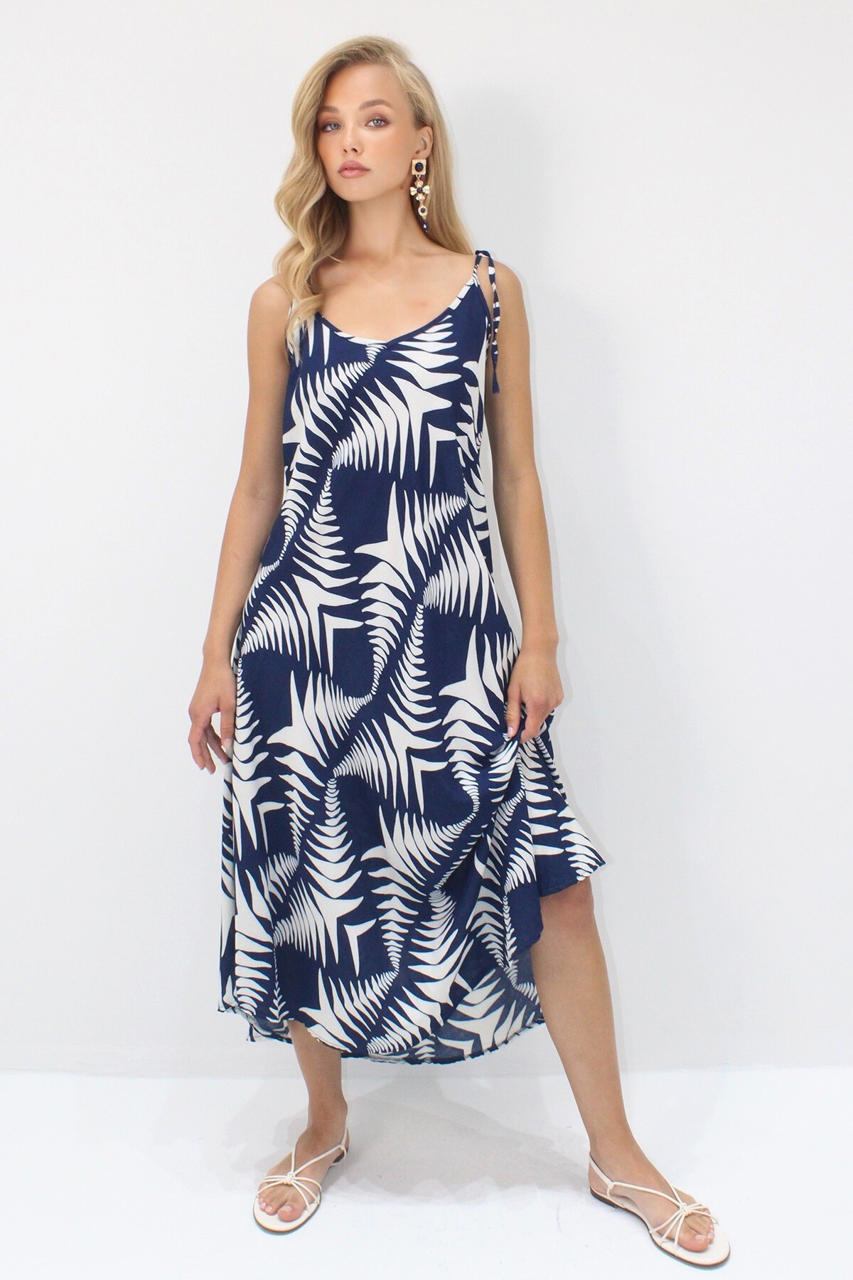 Lacivert İp Askılı Çok Renkli Midi Boy Dokuma Viskon Elbise