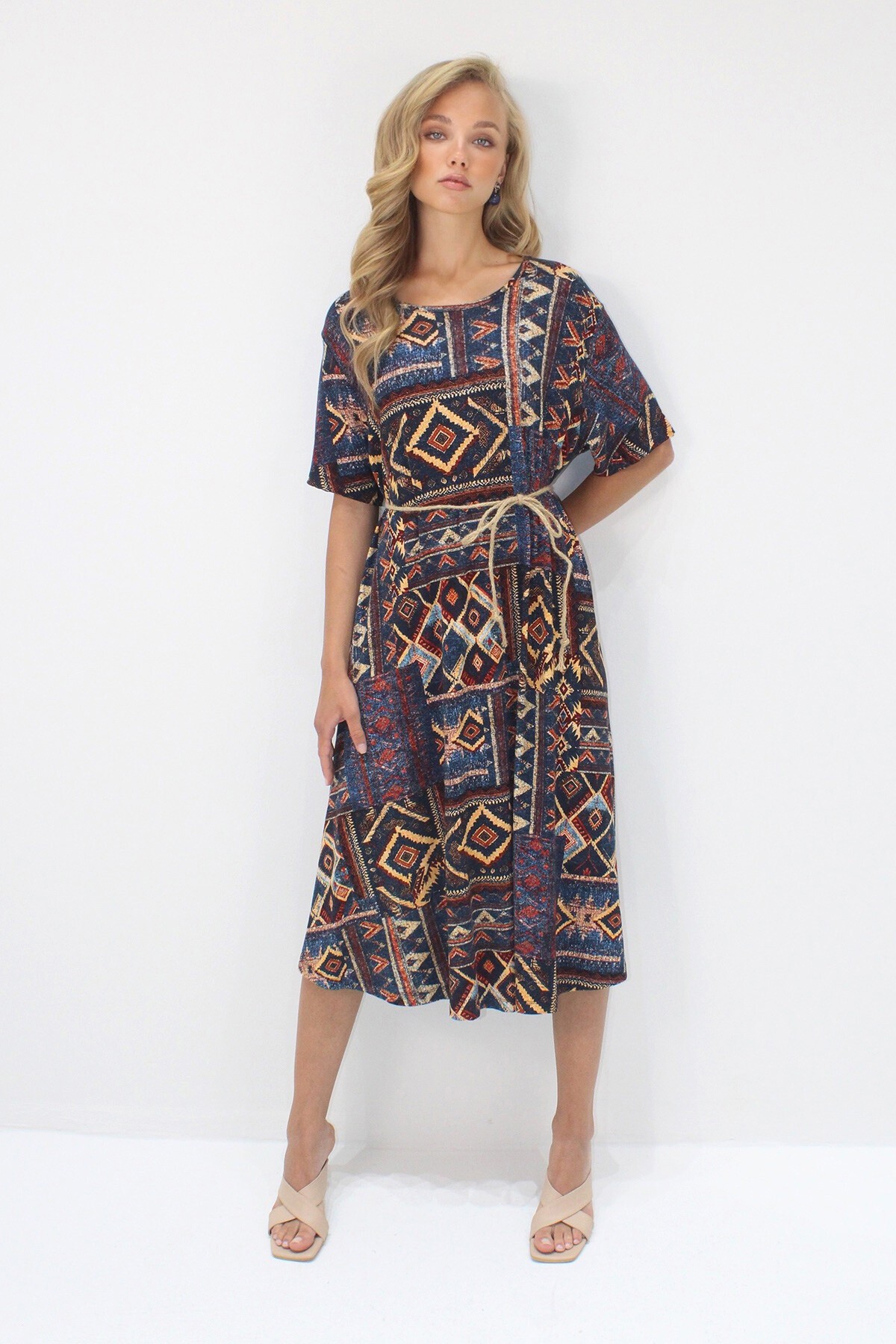 Lacivert Kayık Yaka Desenli Midi Boy Rahat Kalıp Viskon Elbise