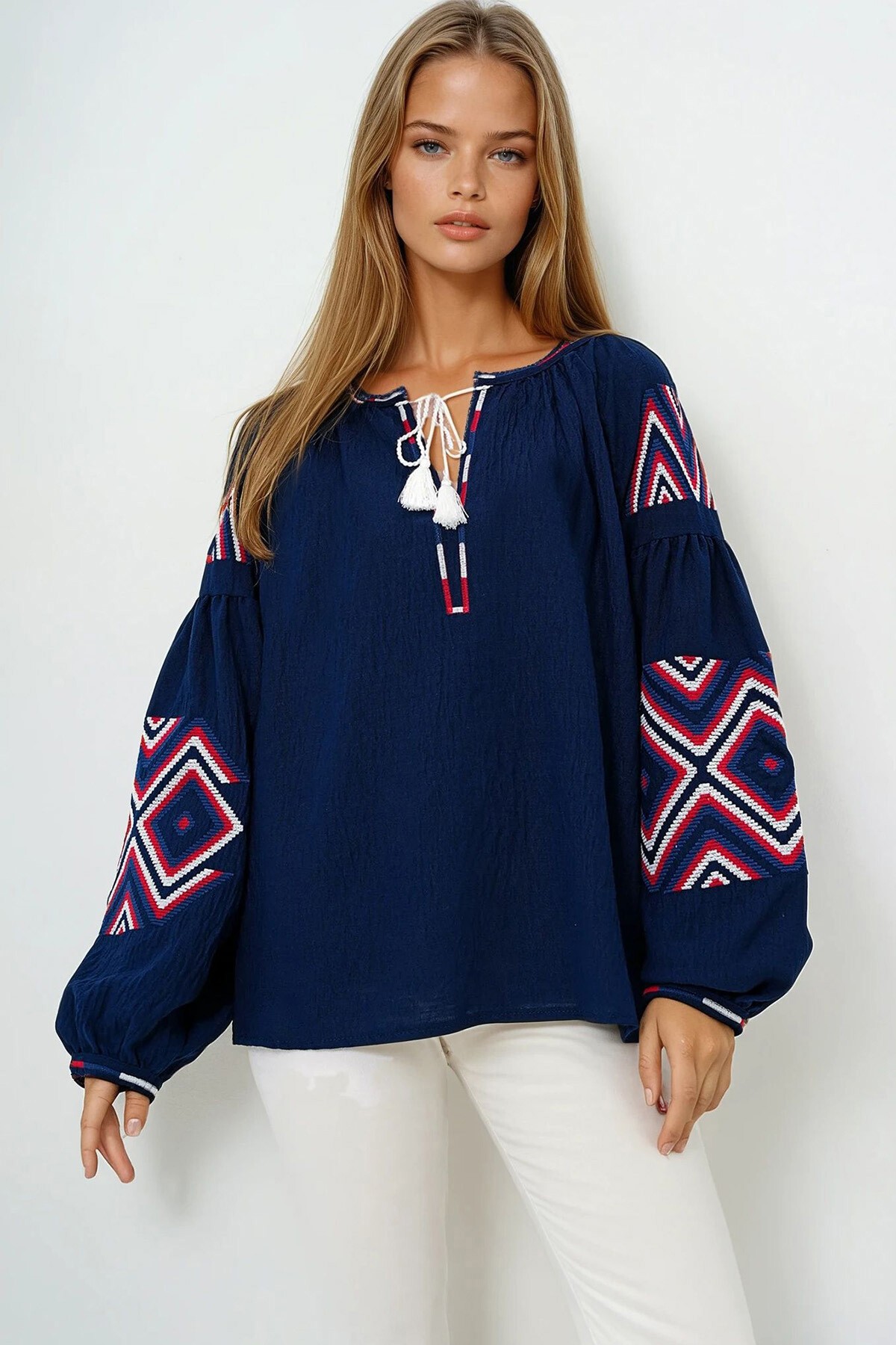 Lacivert Kolları Nakış İşlemeli Müslin Keten Yazlık Bluz