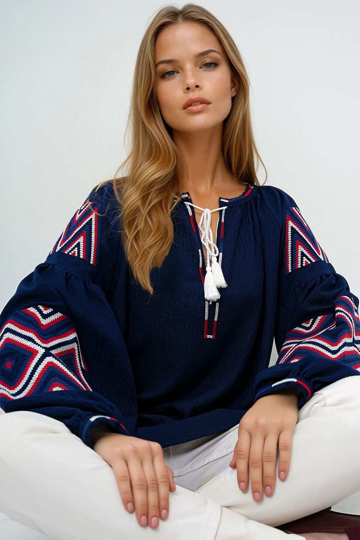 Lacivert Kolları Nakış İşlemeli Müslin Keten Yazlık Bluz