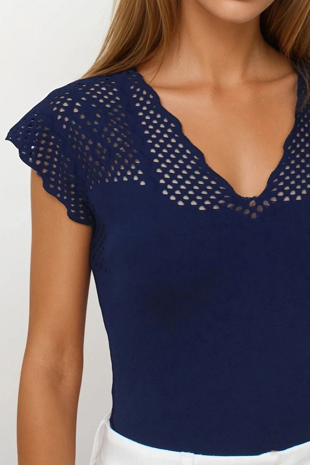 Lacivert Önü Ve Arkası V Yaka Delik Ajurlu Triko Bluz