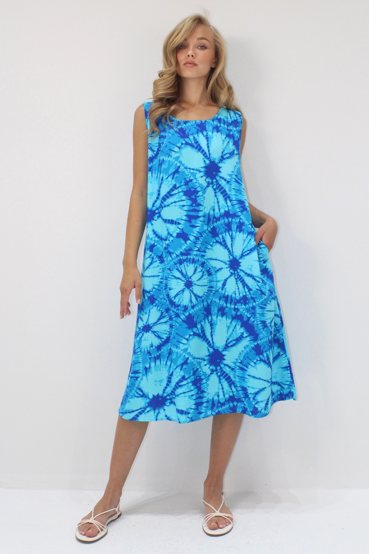 Mavi Bisiklet Yaka Çift Cepli Batik Desenli A Form Midi Boy Dokuma Viskon Elbise