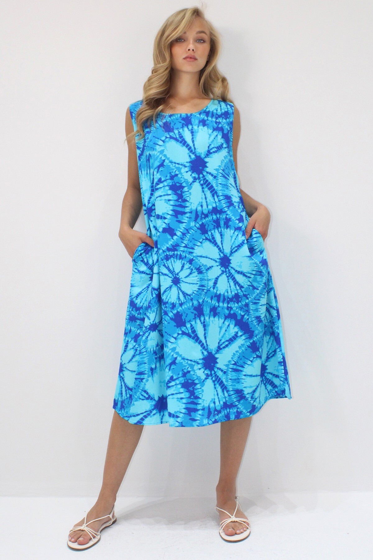 Mavi Bisiklet Yaka Çift Cepli Batik Desenli A Form Midi Boy Dokuma Viskon Elbise