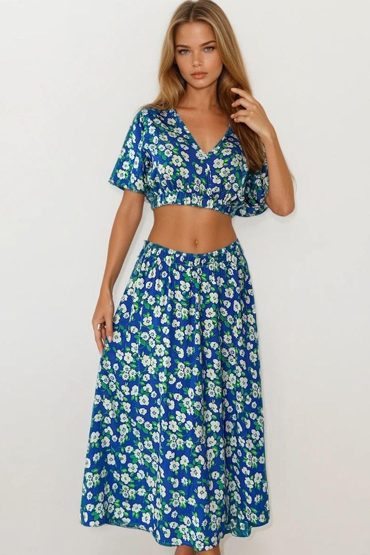 Mavi Çiçek Desenli Crop Bluz Ve Etek Takım