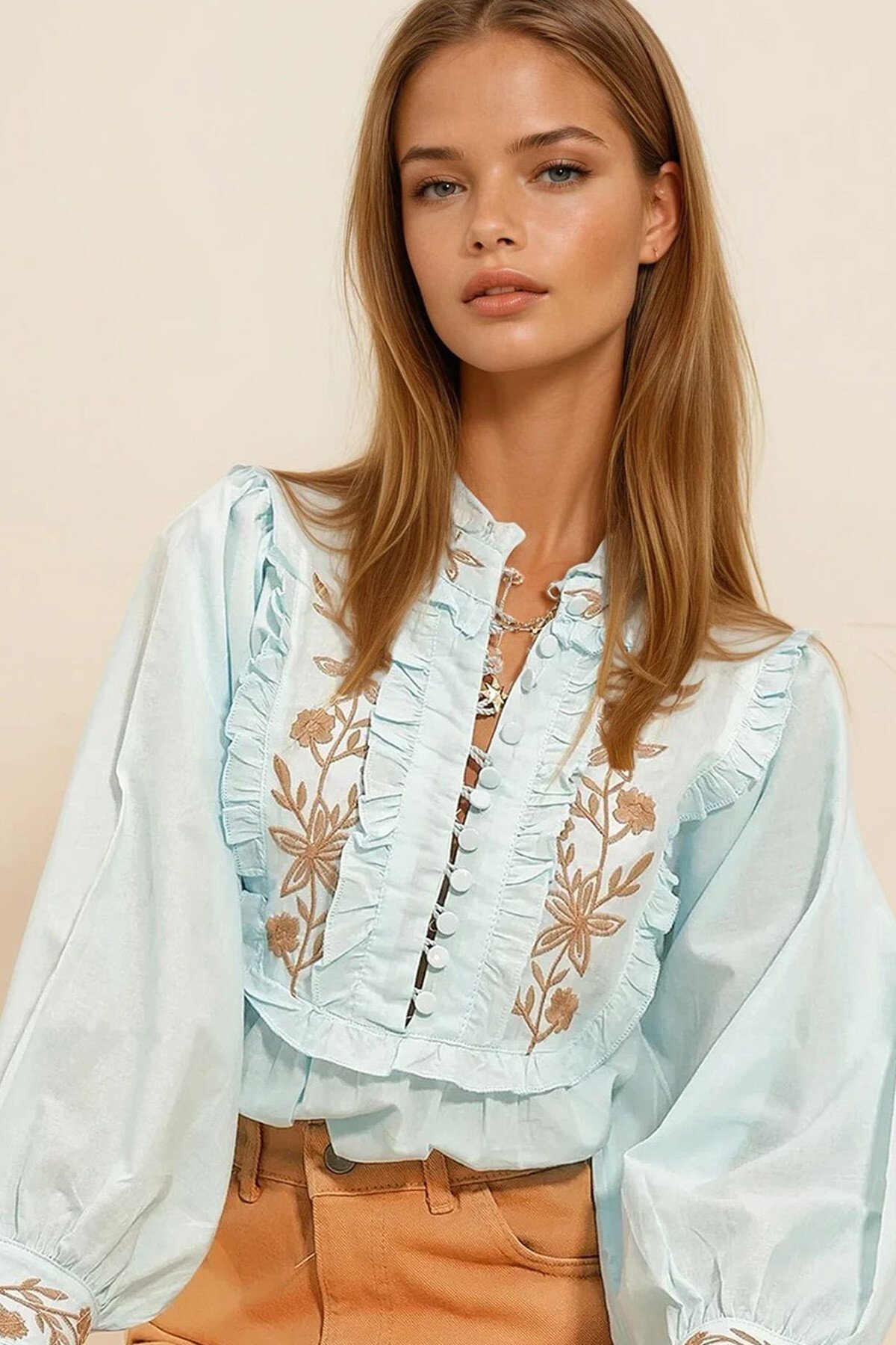 Mavi Dik Yaka Nakışlı Dokuma Bluz