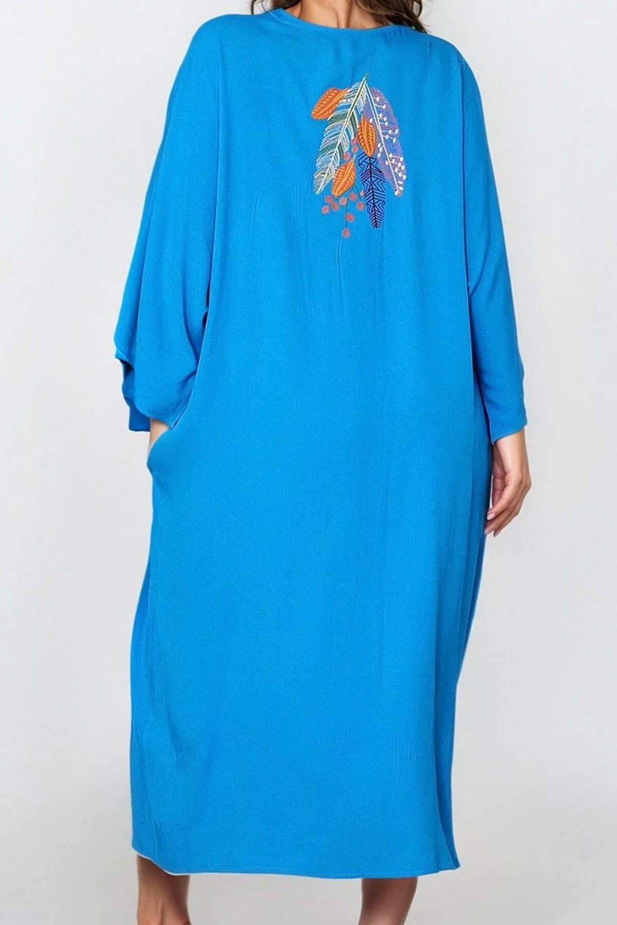 Mavi Düğmeli Çift Cepli Nakışlı Büyük Beden Elbise