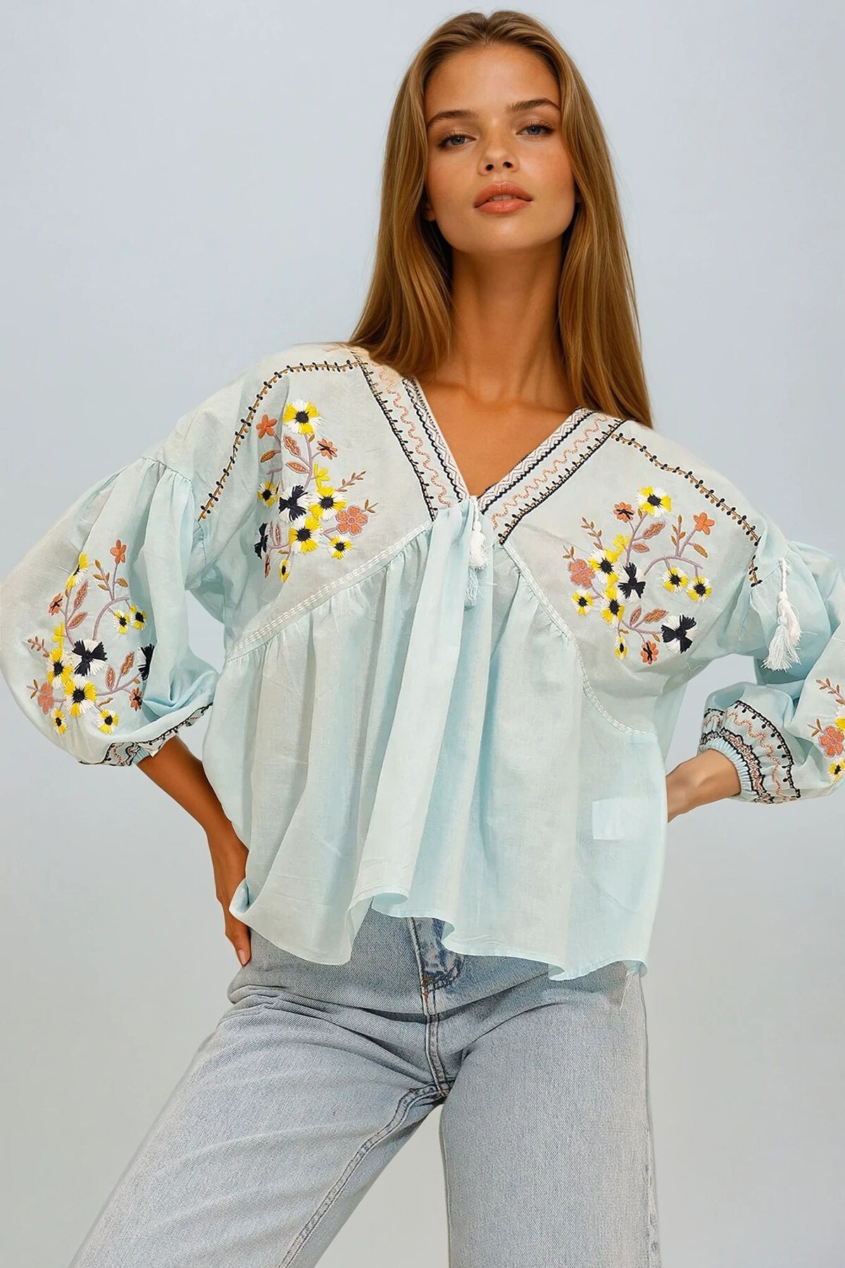 Mavi V Yaka Balon Kollu Nakışlı Bluz