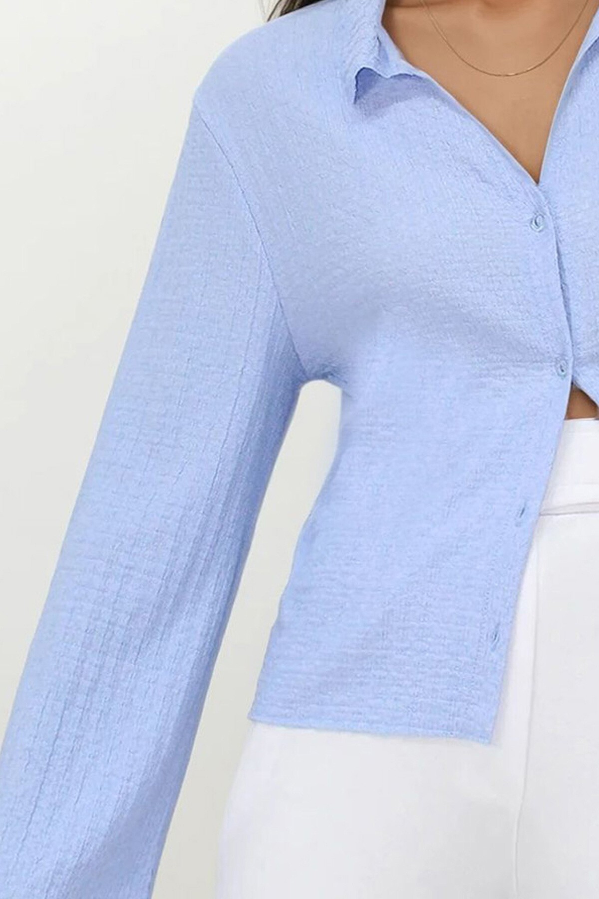 Mavi V Yaka İspanyol Kollu Gofre Kumaş Yazlık Gömlek