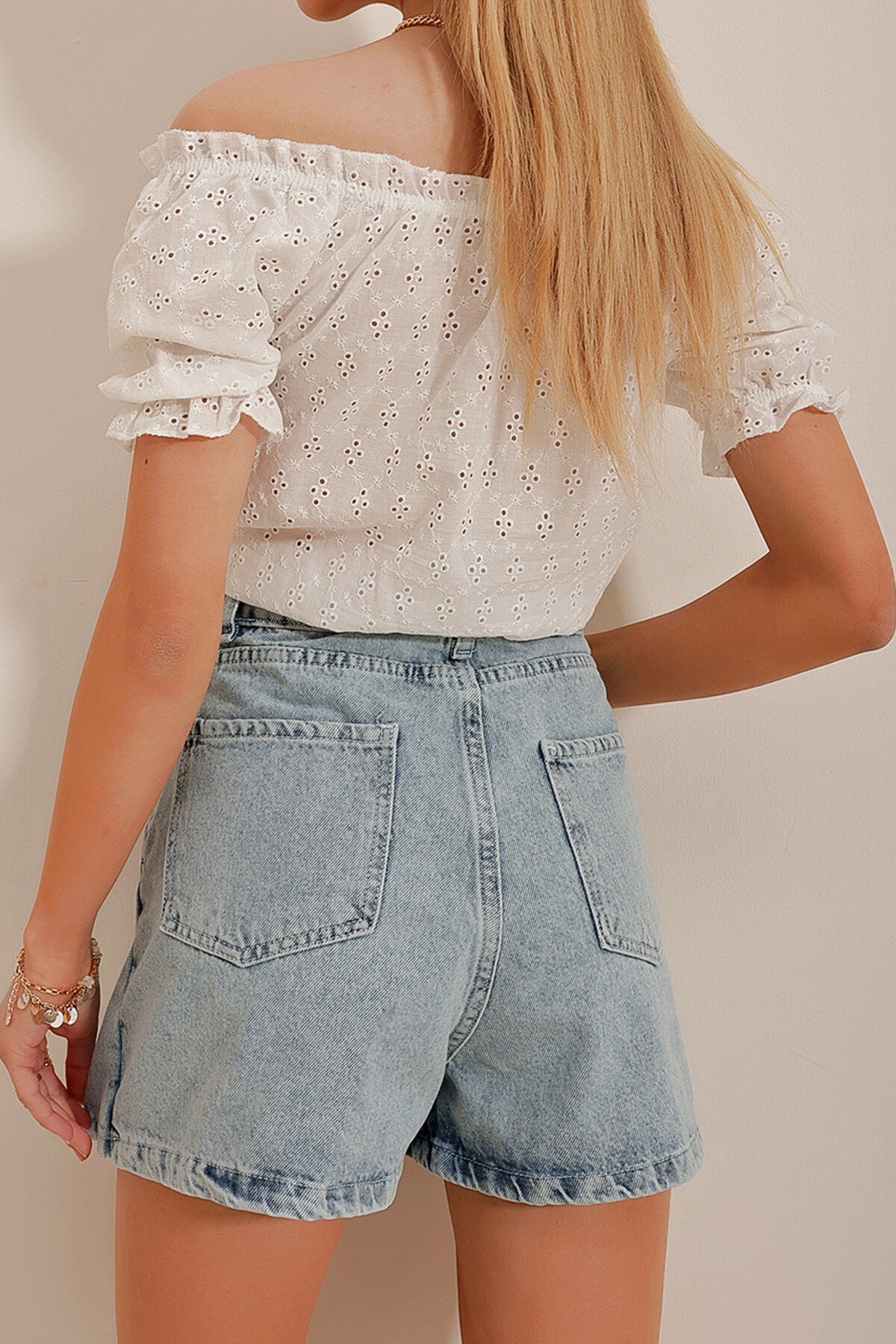 Mavi Yırtmaç Detaylı Yandan Fermuarlı Jean Şort Etek