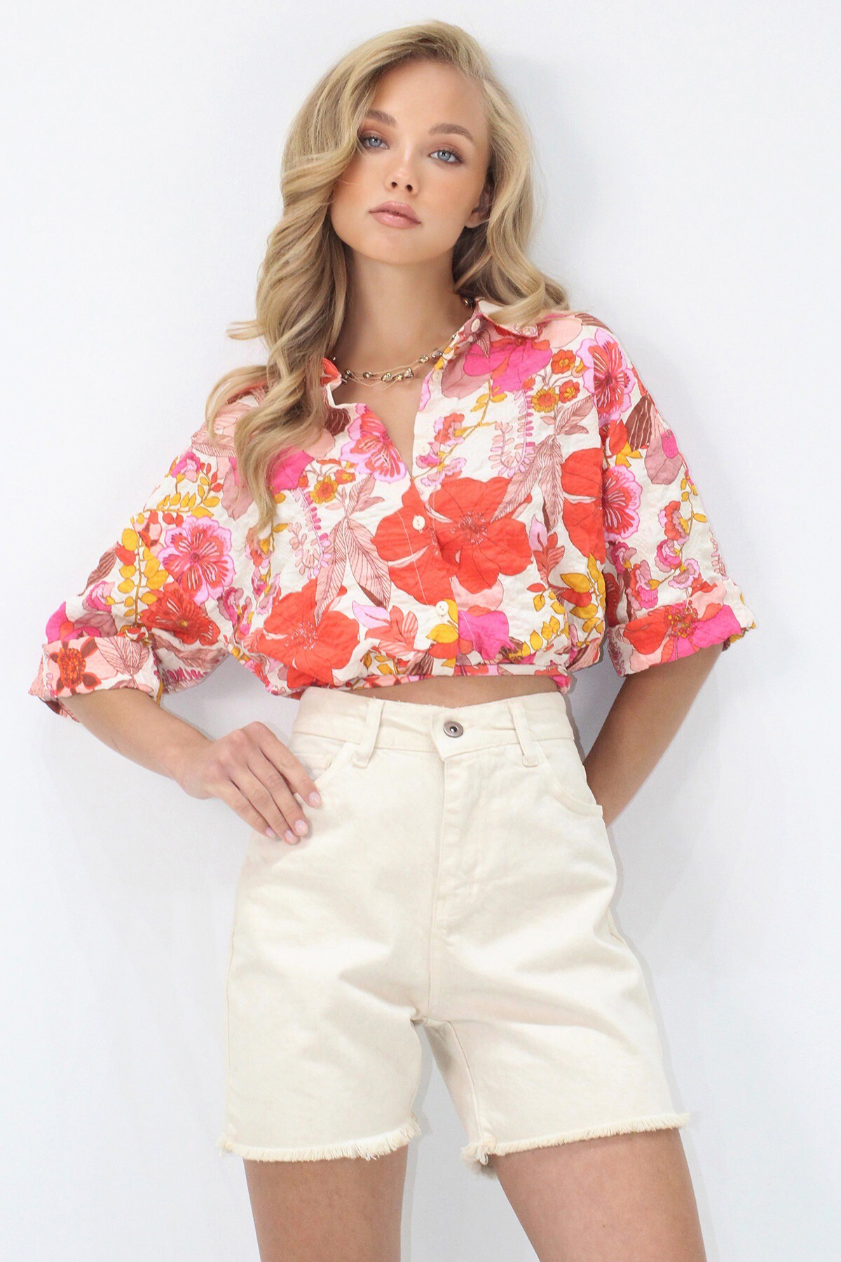 Mercan Çiçek Desenli Duble Kol Crop Gömlek