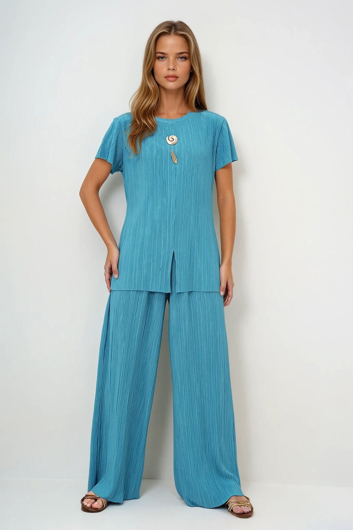 Mint Yeşili Bisiklet Yaka Gold Düğme Detaylı Yırtmaçlı Pliseli Bluz Ve Pantolon Takım