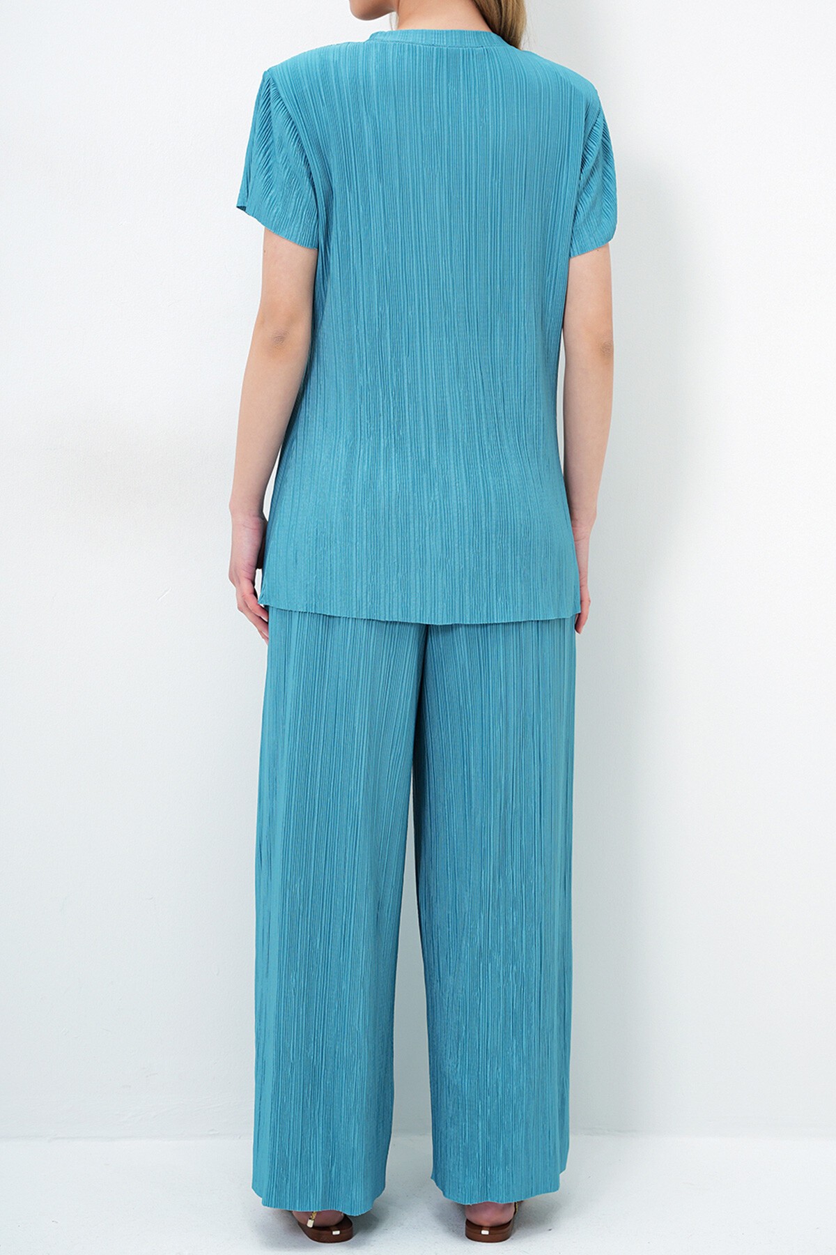 Mint Yeşili Bisiklet Yaka Gold Düğme Detaylı Yırtmaçlı Pliseli Bluz Ve Pantolon Takım