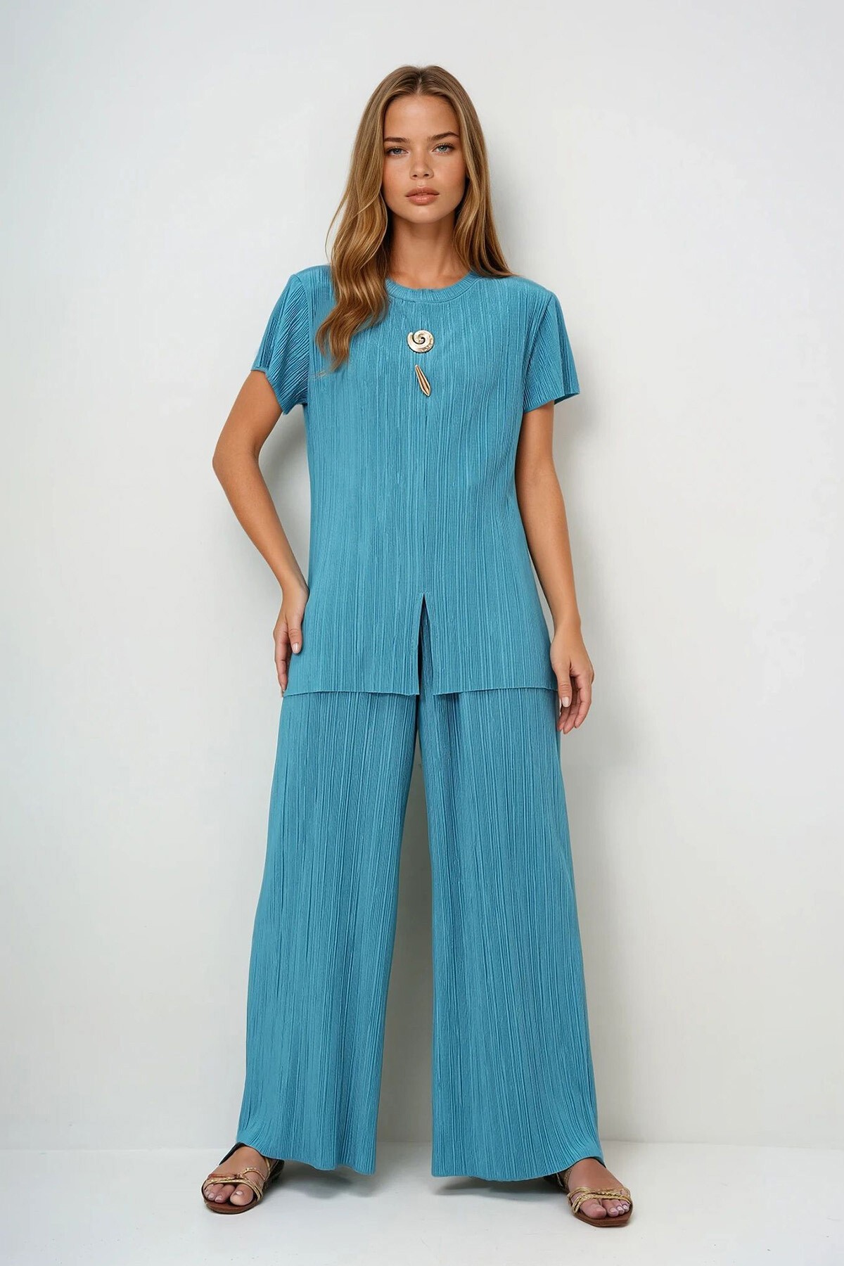 Mint Yeşili Bisiklet Yaka Gold Düğme Detaylı Yırtmaçlı Pliseli Bluz Ve Pantolon Takım