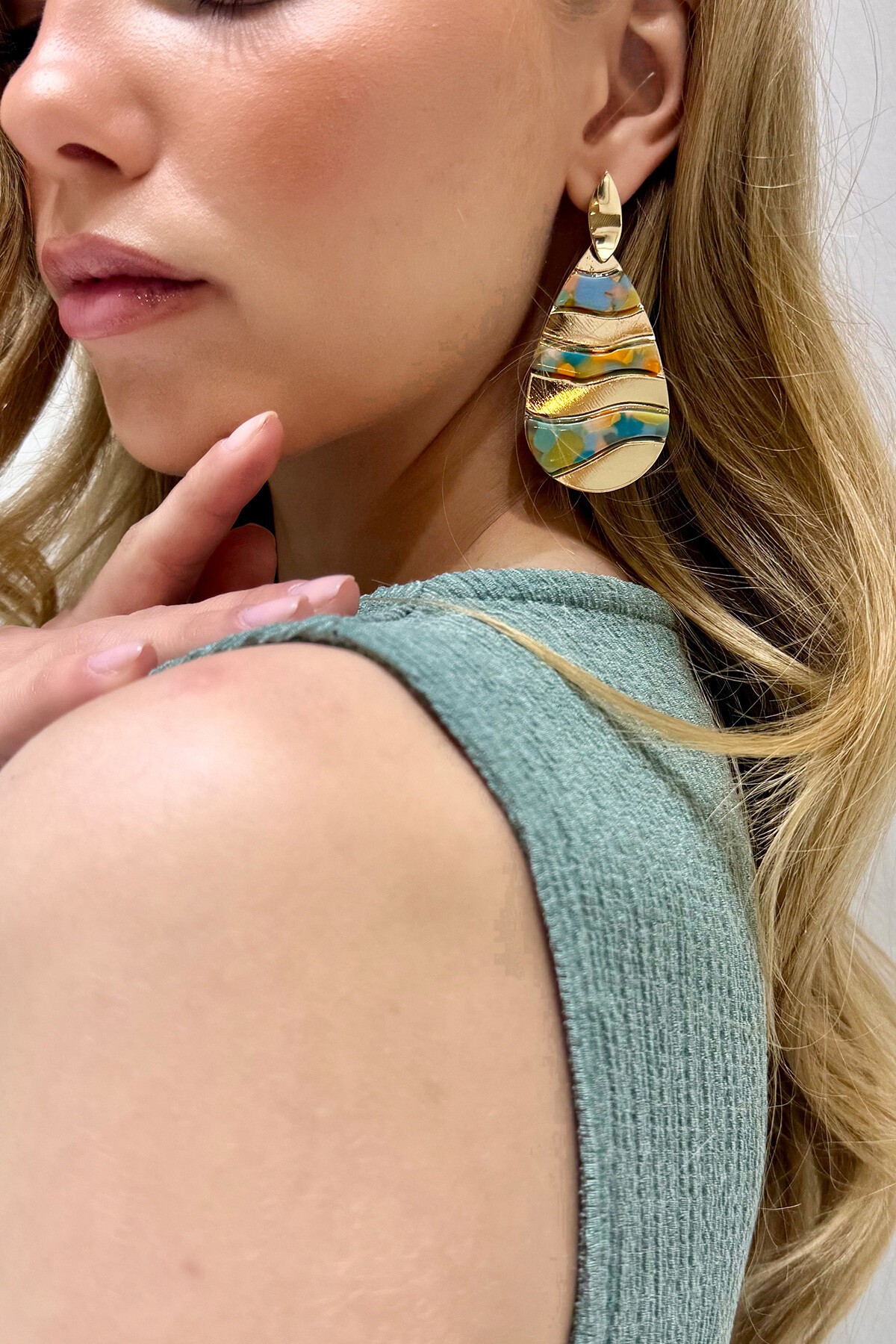 Mix Sedef Görünümlü Sallantılı Damla Küpe