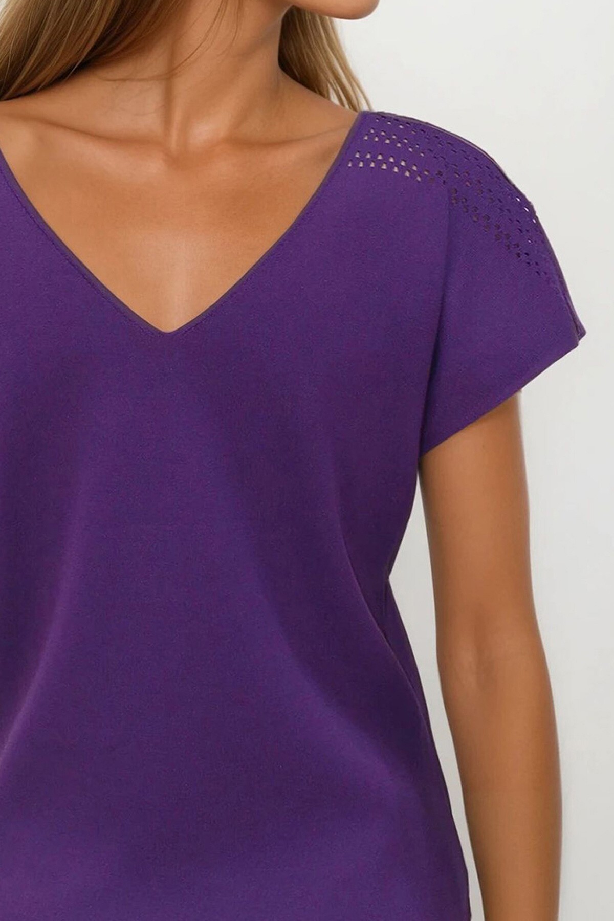 Mor Ajurlu Kolları Yırtmaç Detaylı Triko Bluz